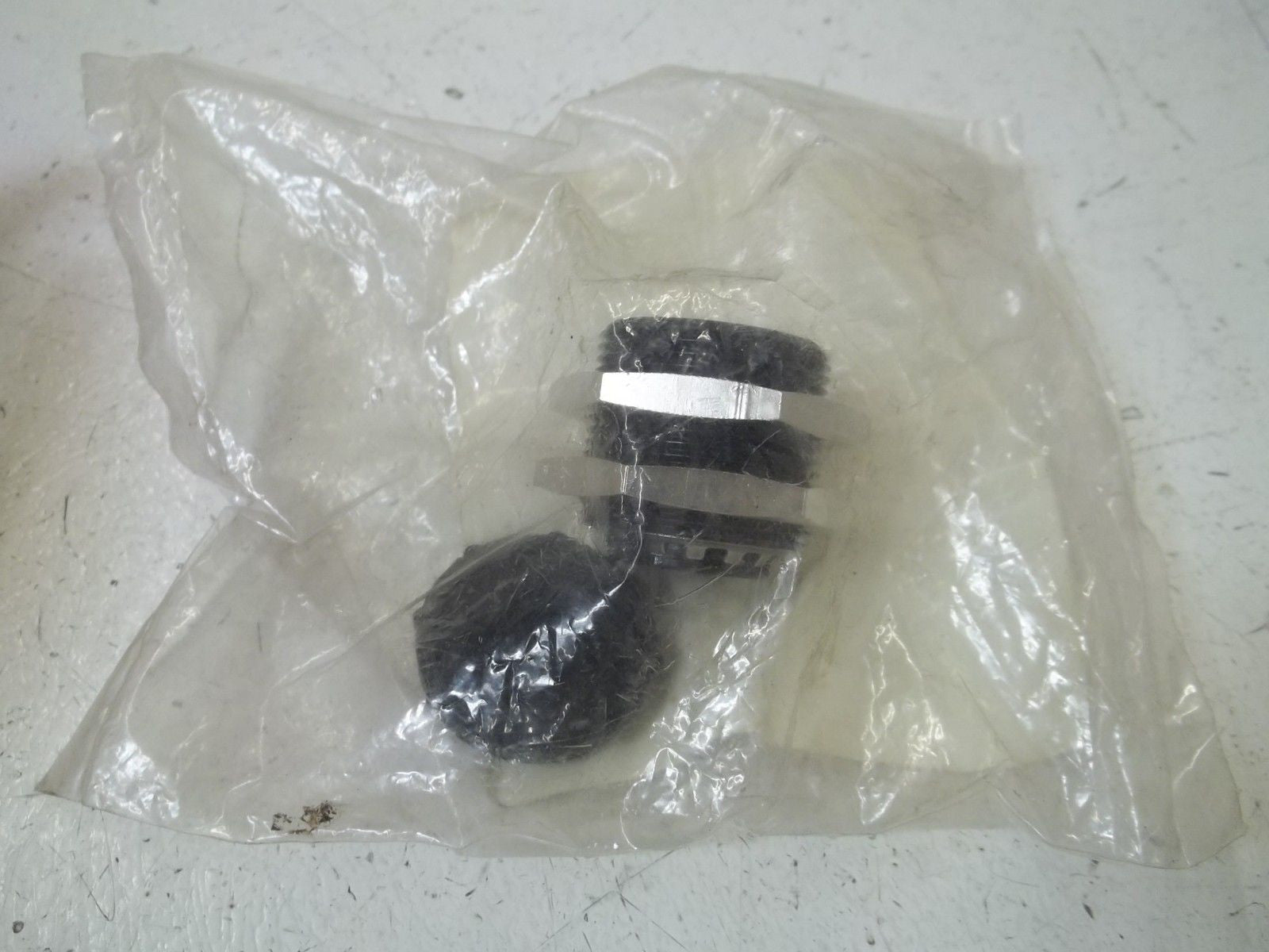 PEPPERL+FUCHS CM-18 CUSHIONED SENSOR MOUNT *NEW IN A BAG*