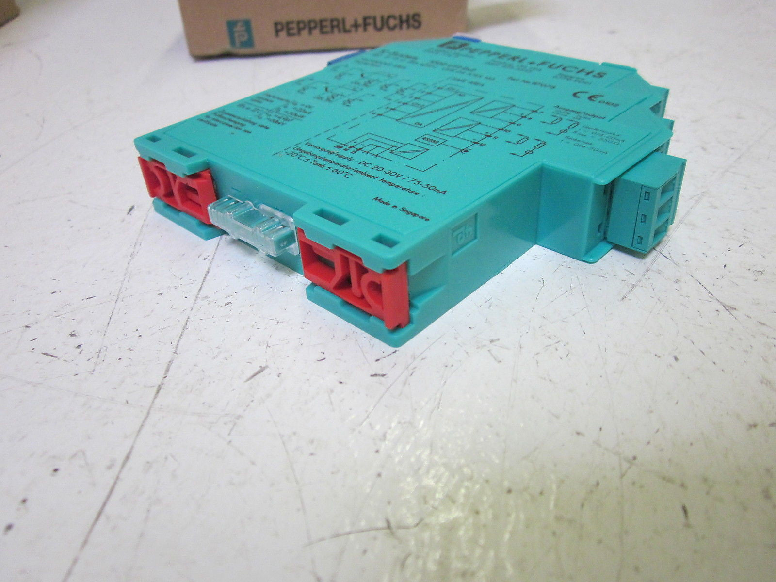 PEPPERL+FUCHS KFD2-UT2-EX2 UNIVERSAL TEMP CONV-PROG  *NEW IN BOX*
