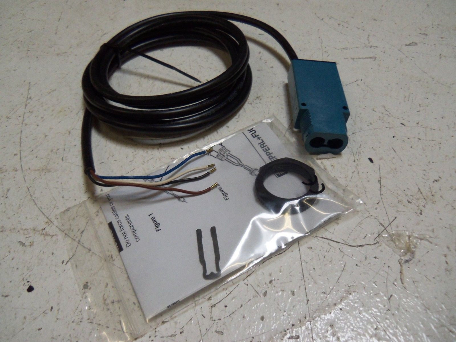 PEPPERL+FUCHS MHP-FR33L PHOTOELECTRIC SENSOR *USED*