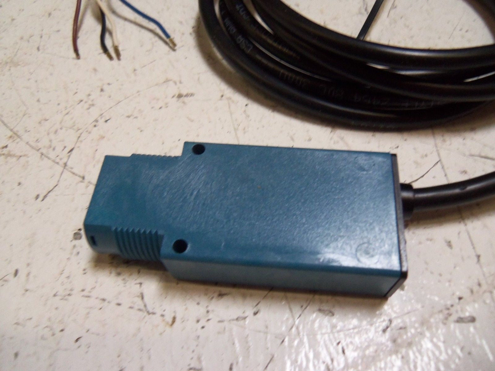 PEPPERL+FUCHS MHP-FR33L PHOTOELECTRIC SENSOR *USED*