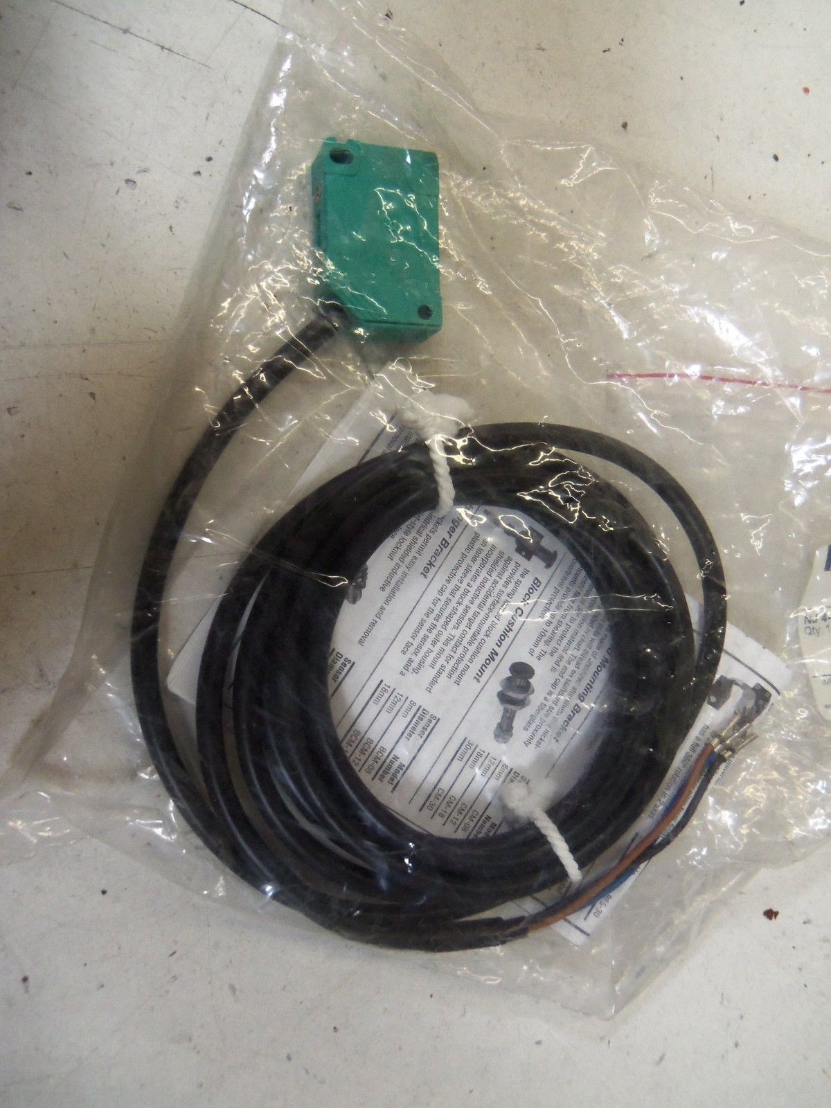 PEPPERL+FUCHS NJ 4-F1-E2 *NEW IN FACTORY BAG*