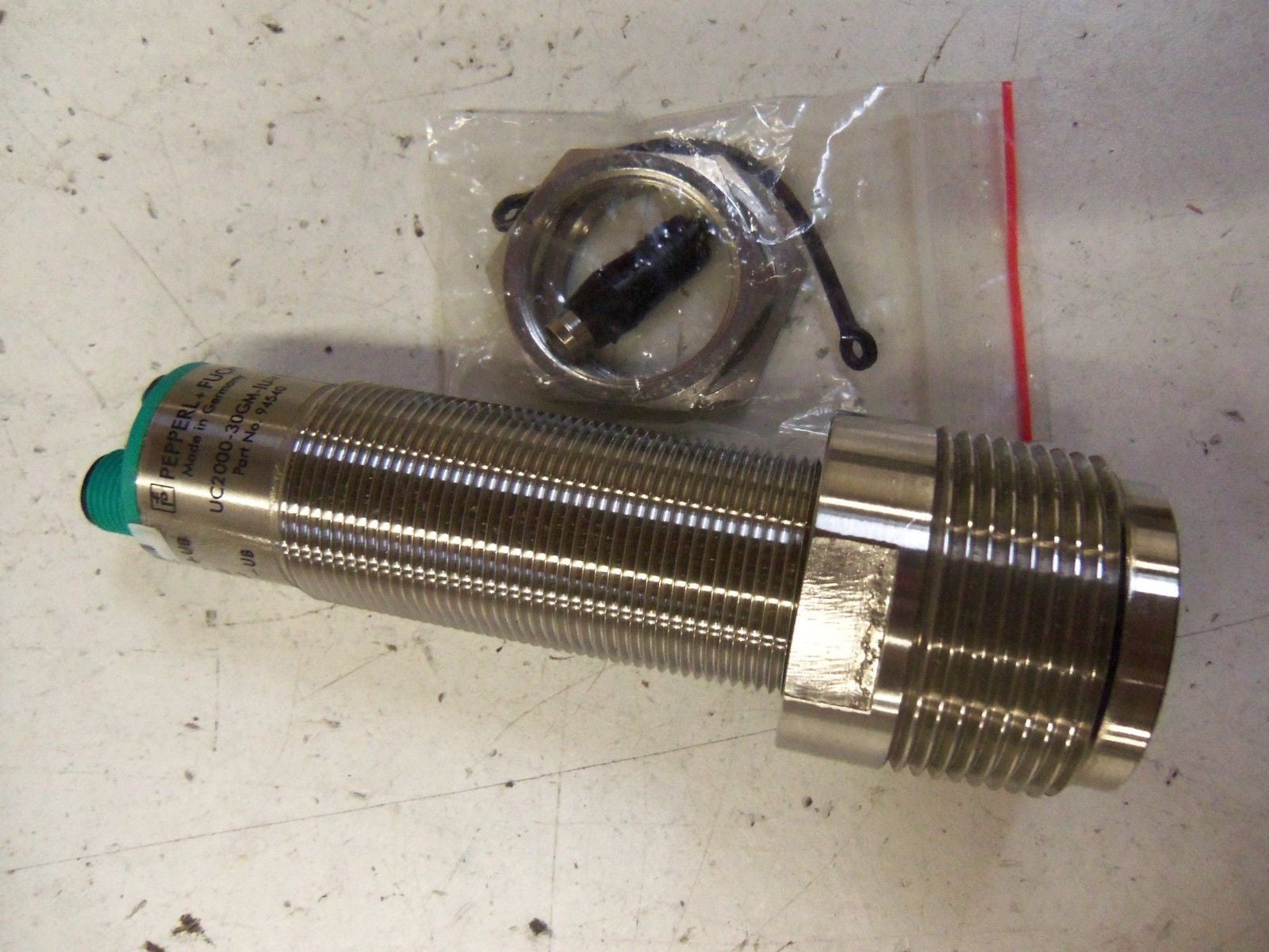 PEPPERL+FUCHS UC2000-30GM-IU-V1-HB ULTRASONIC SENSOR *NEW NO BOX*