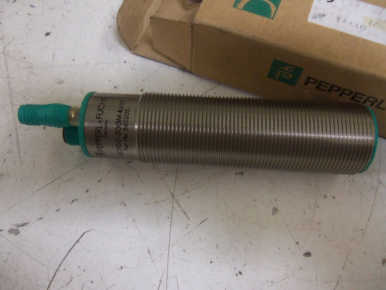 PEPPERL+FUCHS UC500-30GM-IU-V1 *NEW IN BOX*
