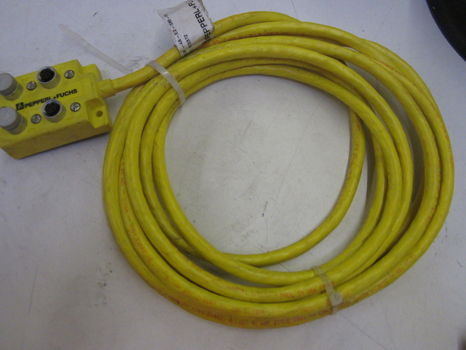 PEPPERL+FUCHS V1-4A-E2-5M-PVC *USED*