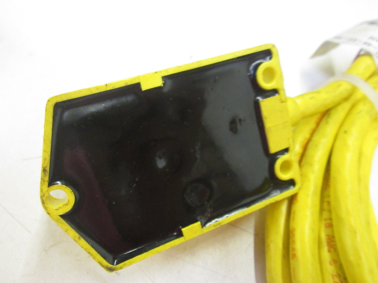 PEPPERL+FUCHS V1-4A-E2-5M-PVC *USED*