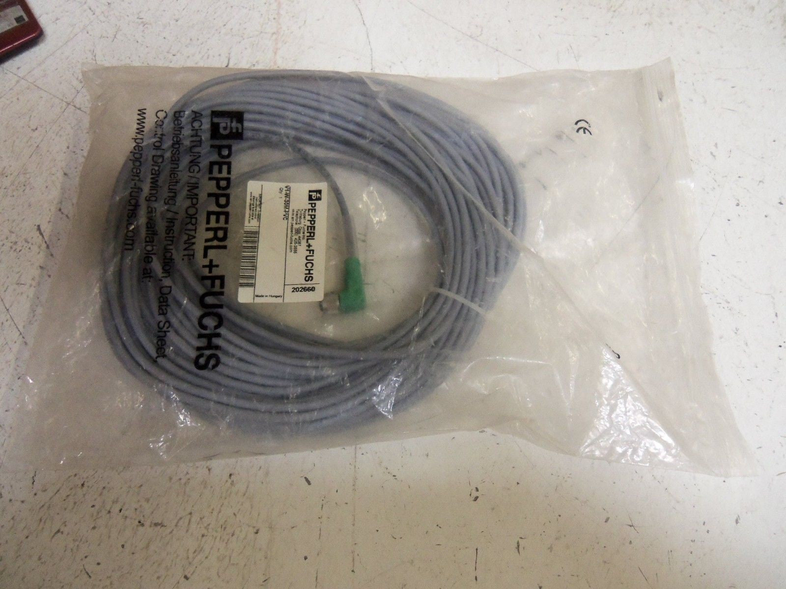 PEPPERL+FUCHS V1-W-30M-PVC CABLE *NEW IN FACTORY BAG*