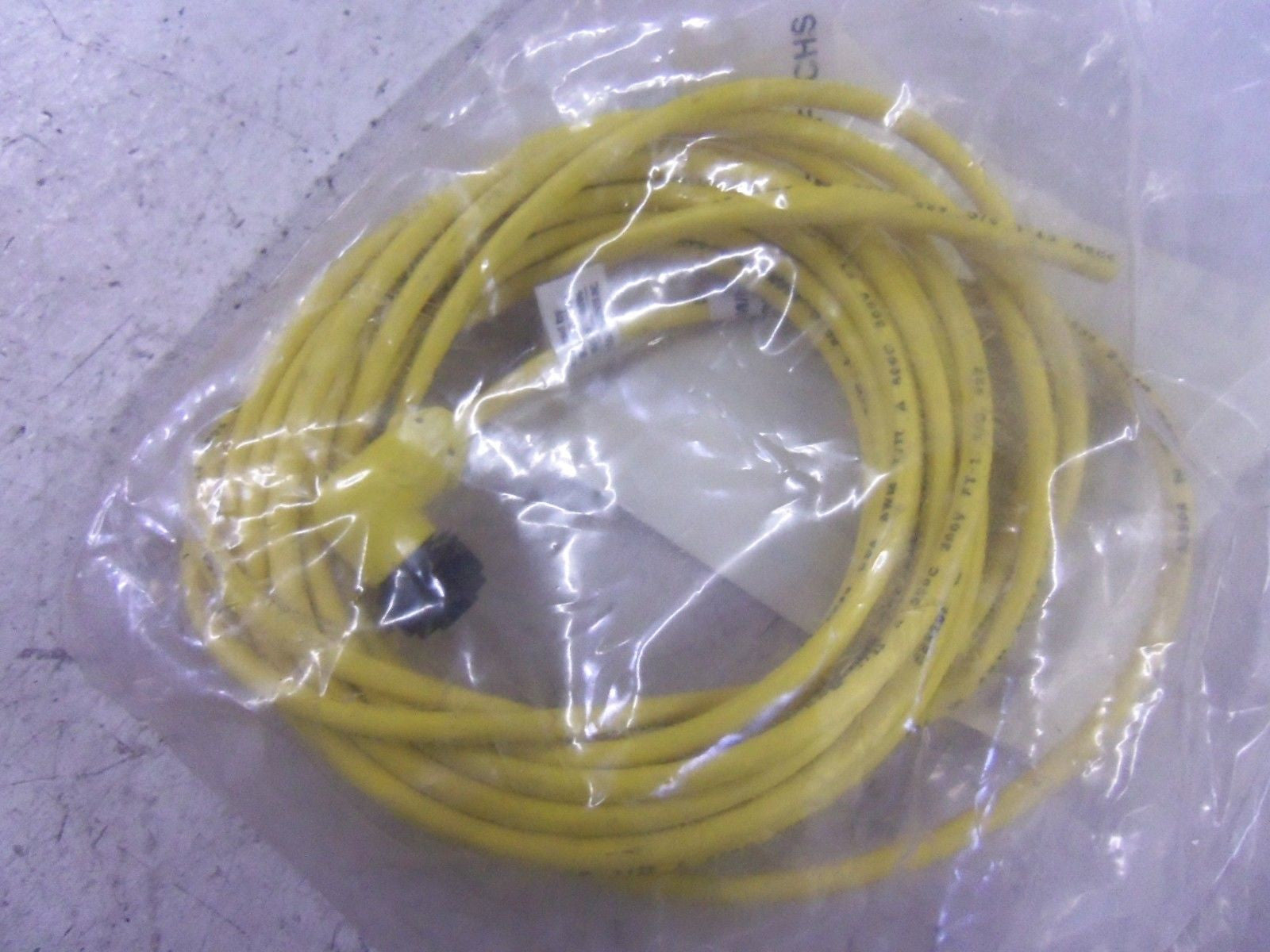 PEPPERL & FUCHS V12-W-YE5M-PVC CABLE CONNECTOR *NEW IN FACTORY BAG*