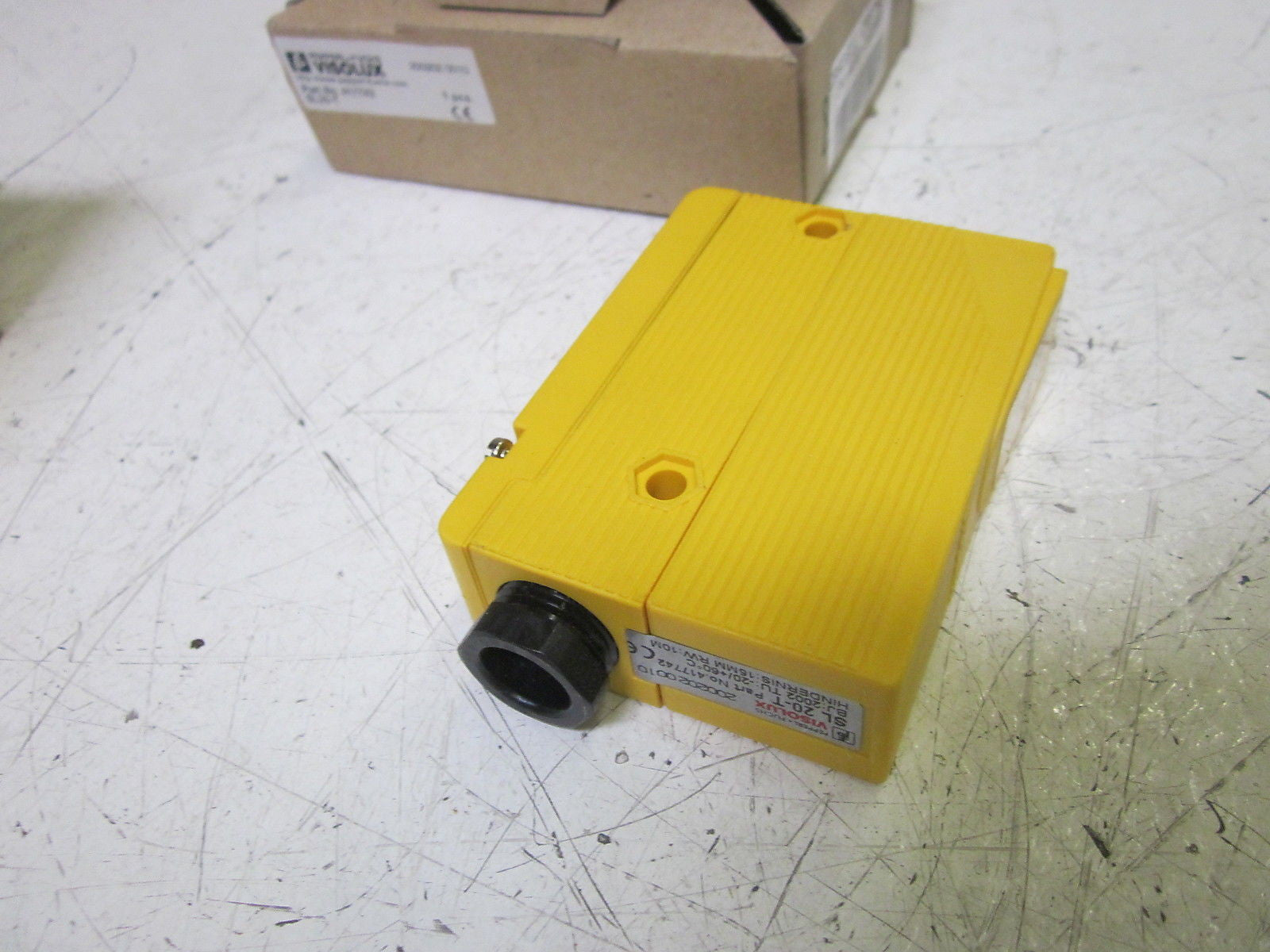 PEPPERL+FUCHS VISOLUX 417742 SENSOR *NEW IN BOX*