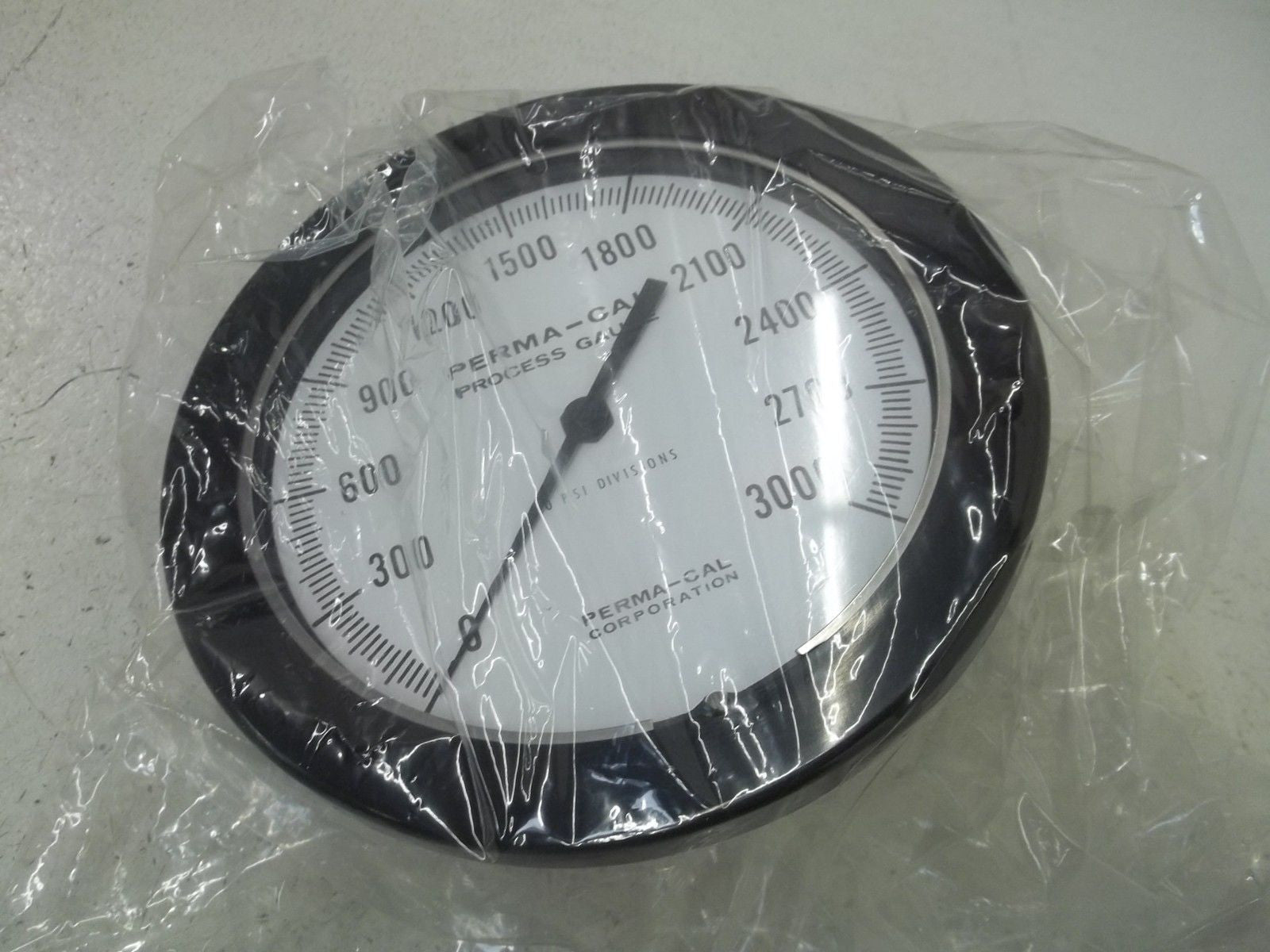 PERMA-CAL INDUSTRIES, INC. 110FIB14A01 GAUGE 0-3000 PSI *NEW IN BOX*
