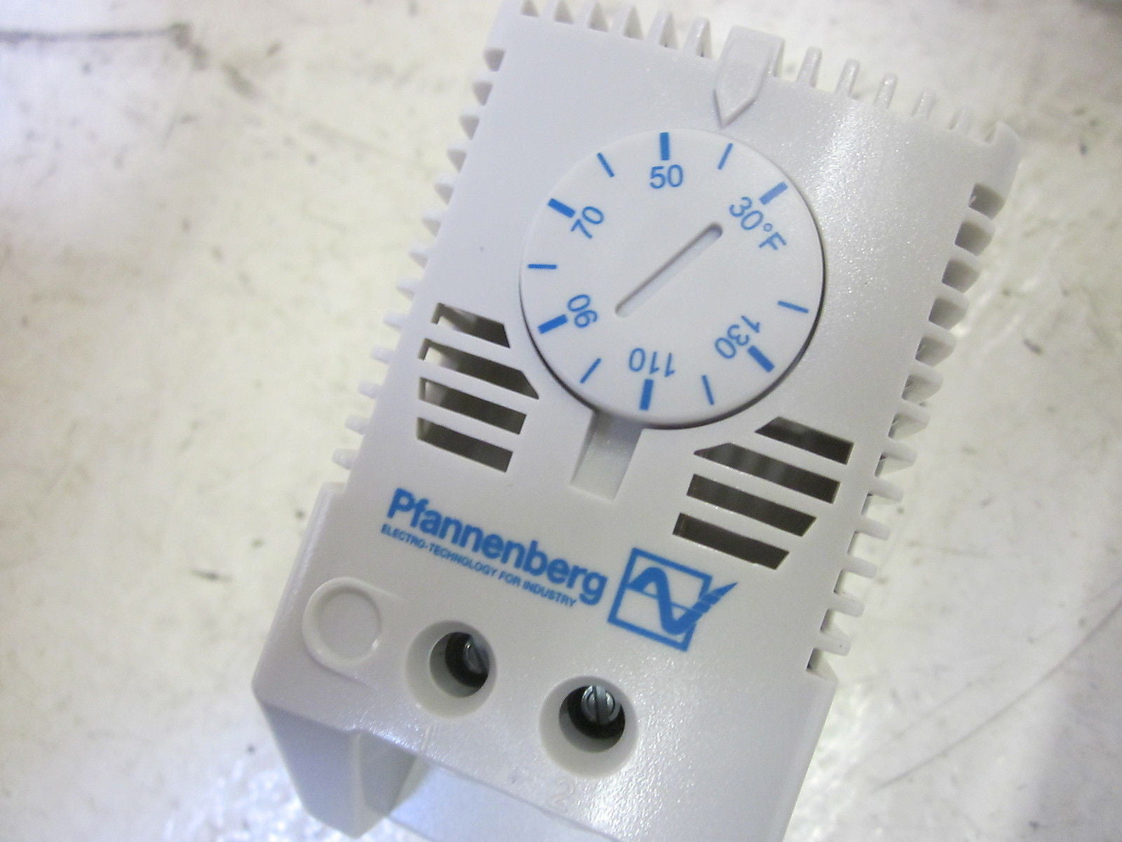 PFANNENBERG FLZ 530 THERMOSTAT 17121000010 30-140F *NEW IN A FACTORY BAG*