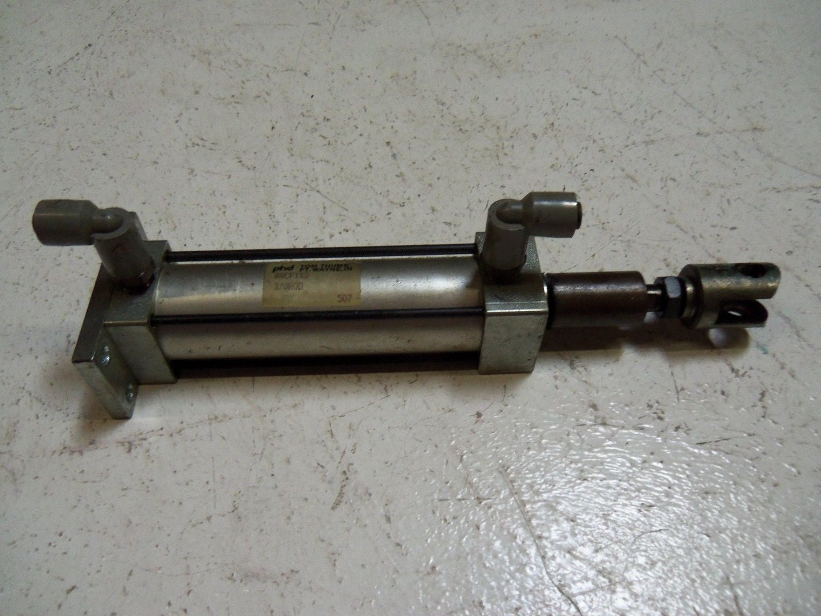 PHD AVCF1X3 PNEUMATIC CYLINDER *USED*