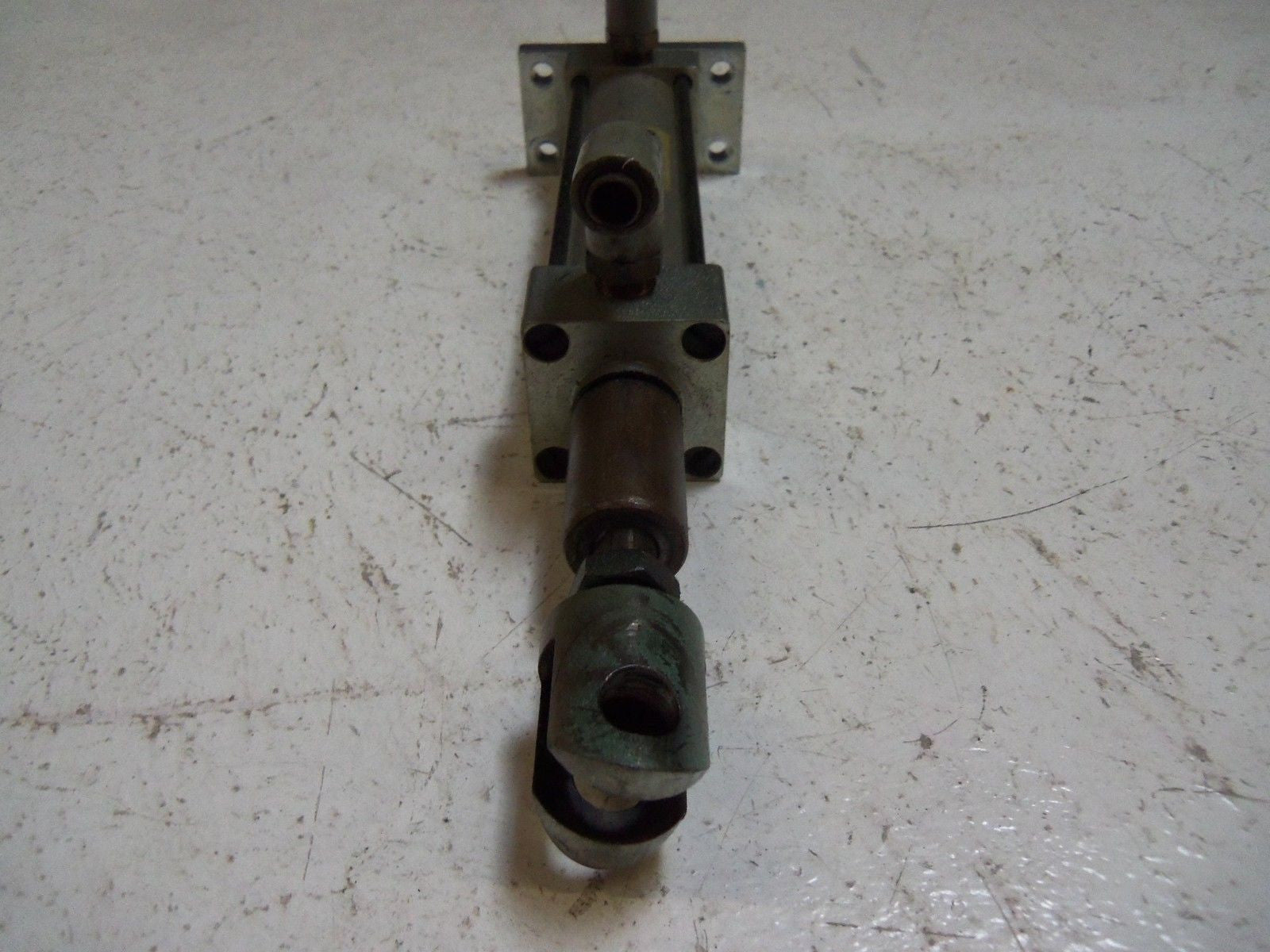 PHD AVCF1X3 PNEUMATIC CYLINDER *USED*