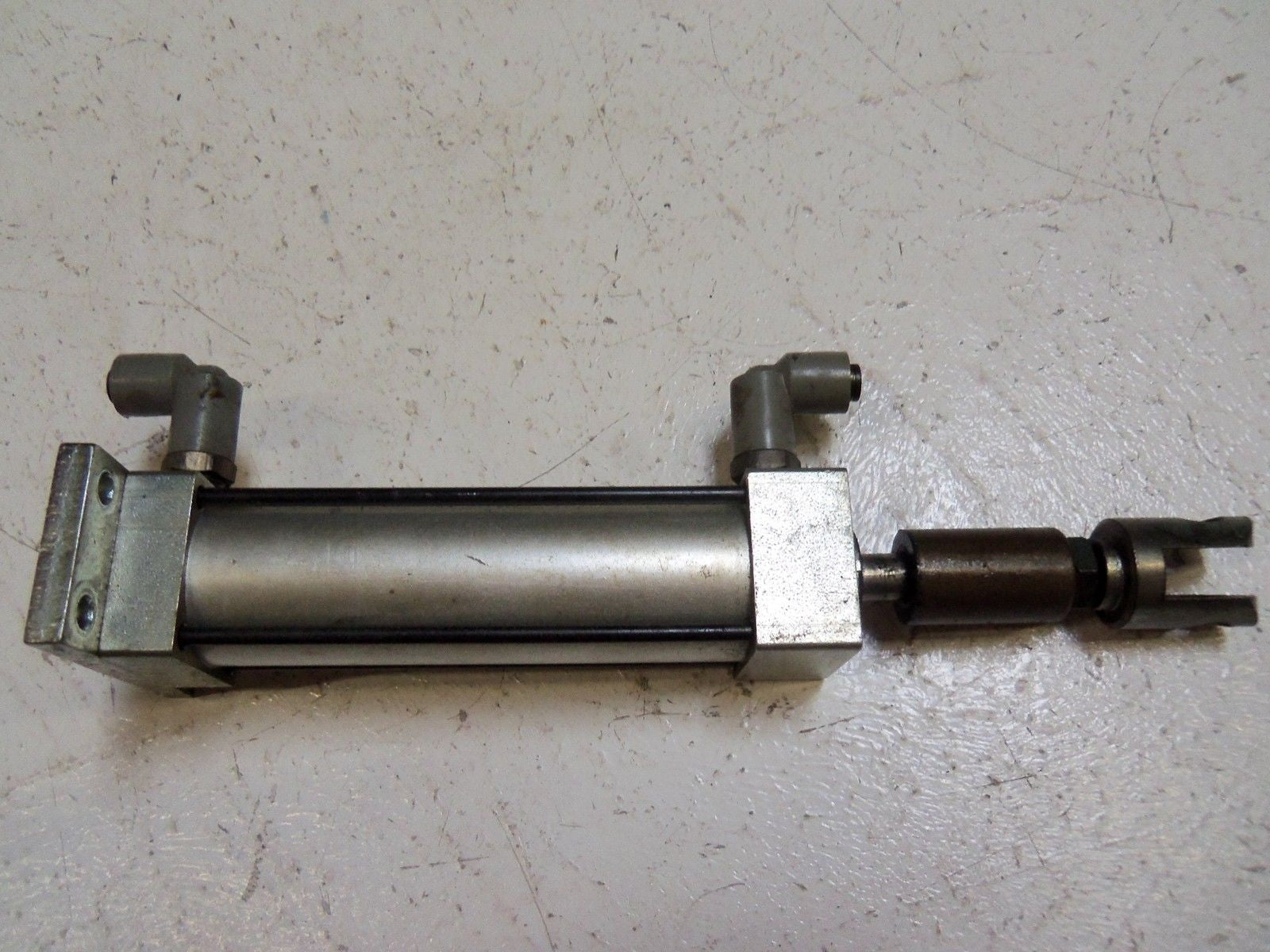 PHD AVCF1X3 PNEUMATIC CYLINDER *USED*