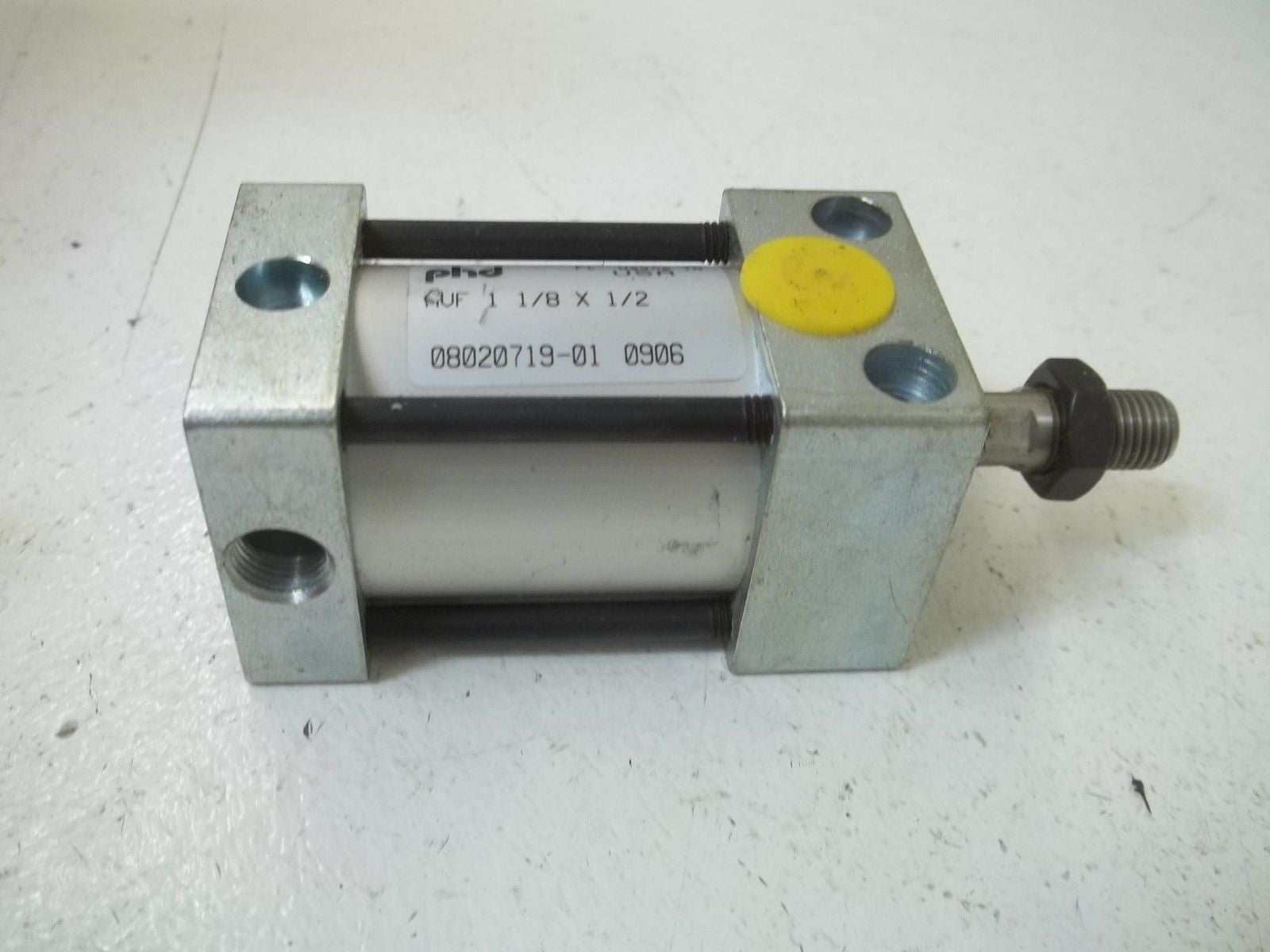 PHD AVF1-1/8x1/2 PNEUMATIC CYLINDER *USED*