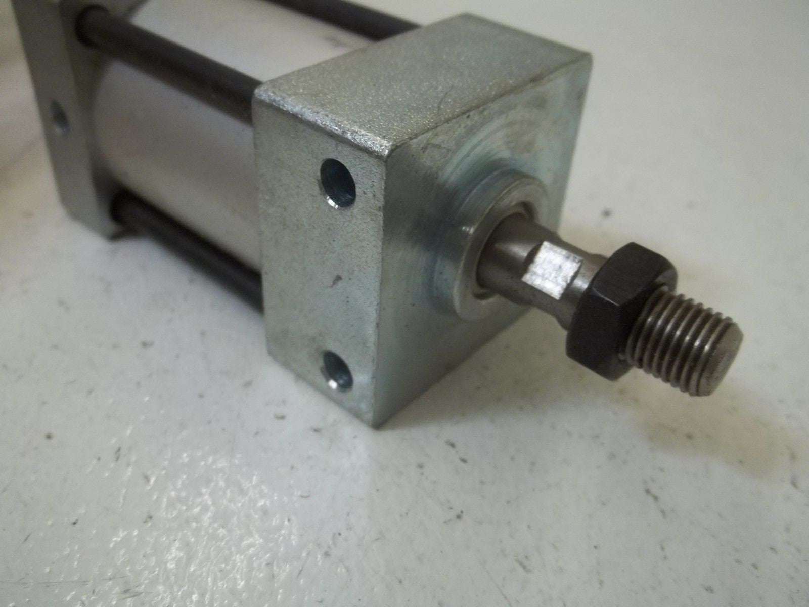 PHD AVF1-1/8x1/2 PNEUMATIC CYLINDER *USED*