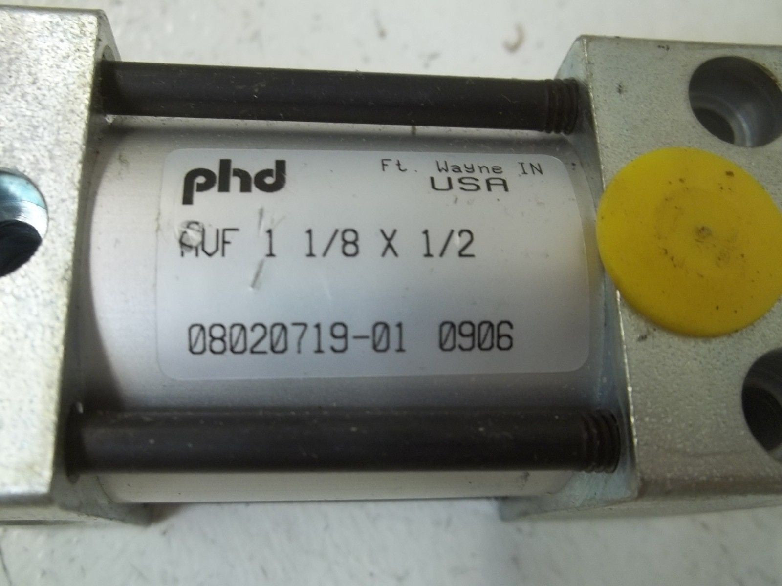 PHD AVF1-1/8x1/2 PNEUMATIC CYLINDER *USED*