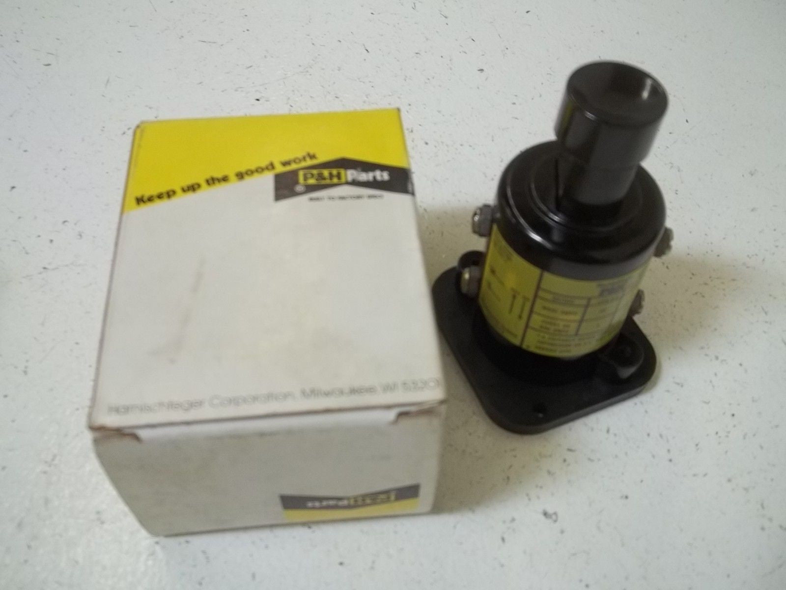 P & H PARTS 100E2397-2 SINGLE SPEED PUSH BUTTON *NEW IN BOX*