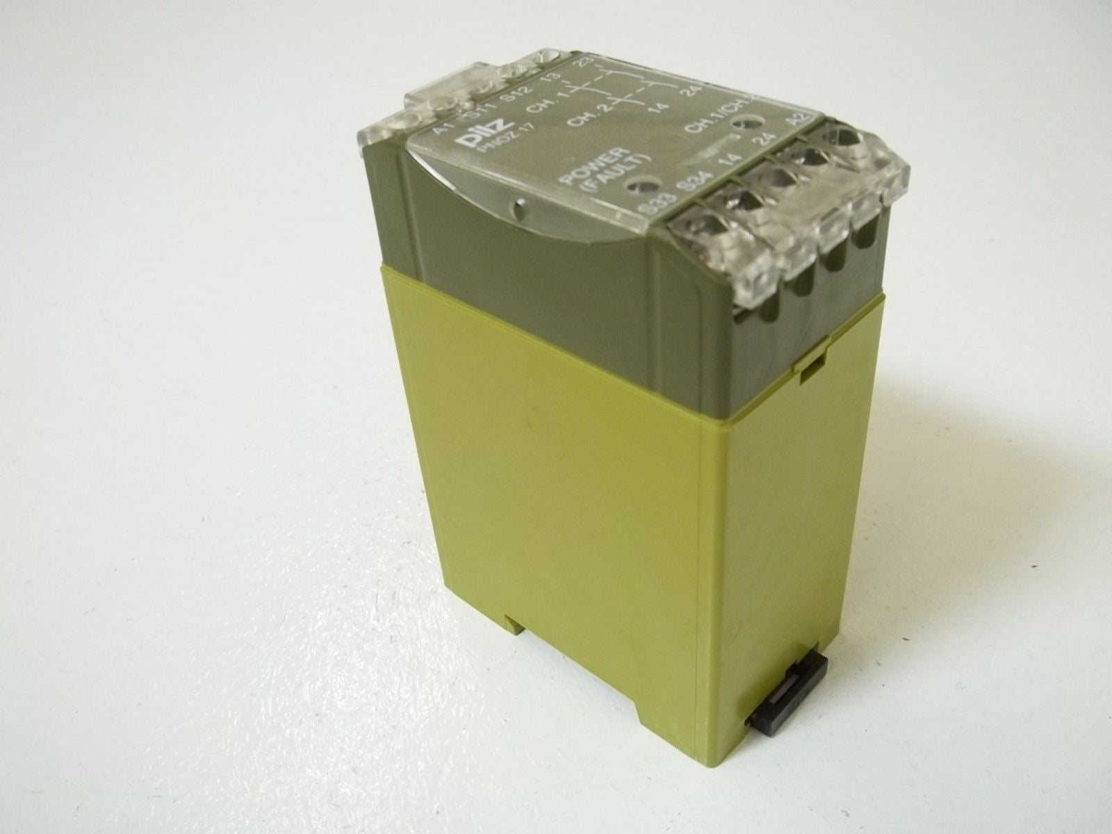PILZ PNOZ1724VDC2S SAFETY RELAY 24VDC *NEW IN BOX*