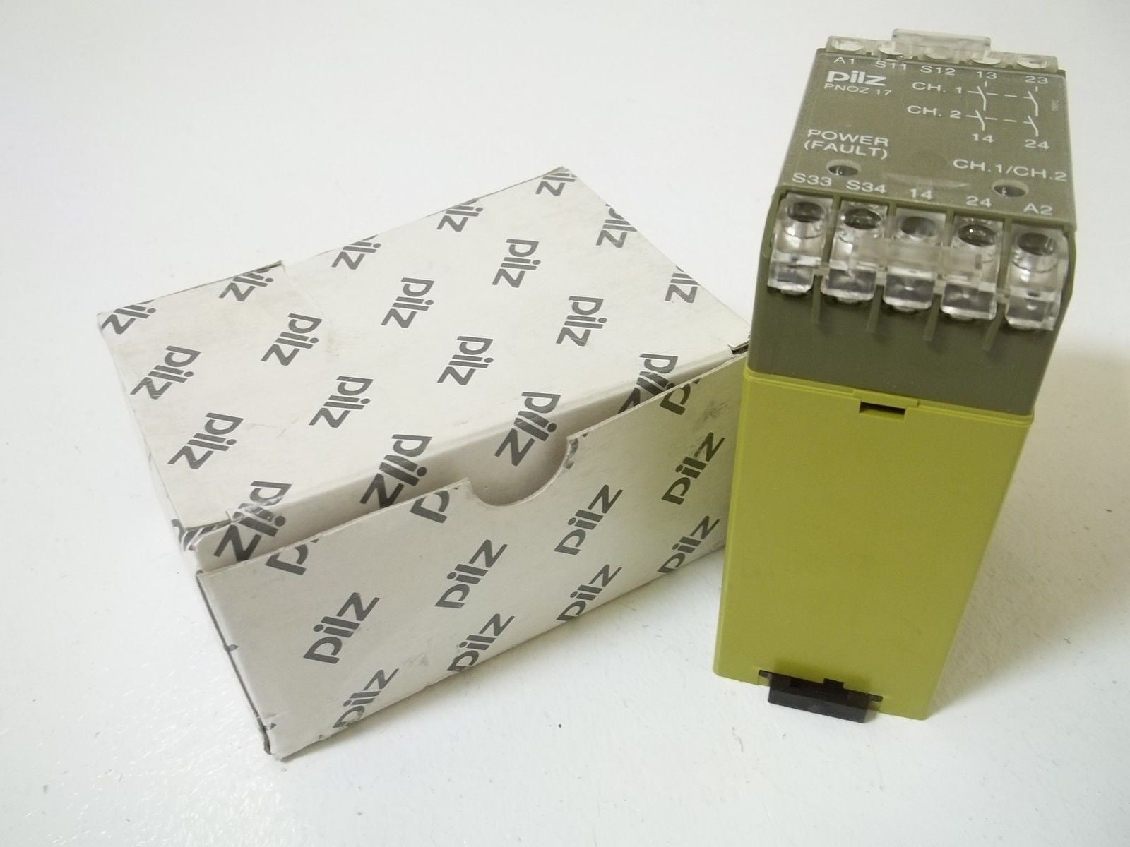 PILZ PNOZ1724VDC2S SAFETY RELAY 24VDC *NEW IN BOX*