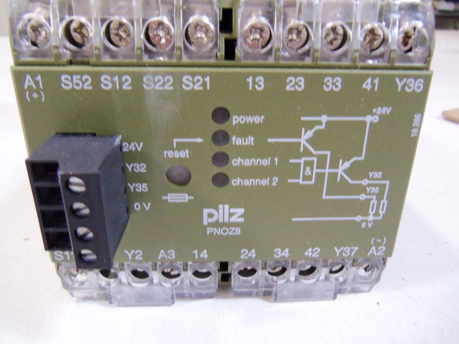 PILZ PNOZ8 24VDC *NEW IN BOX*