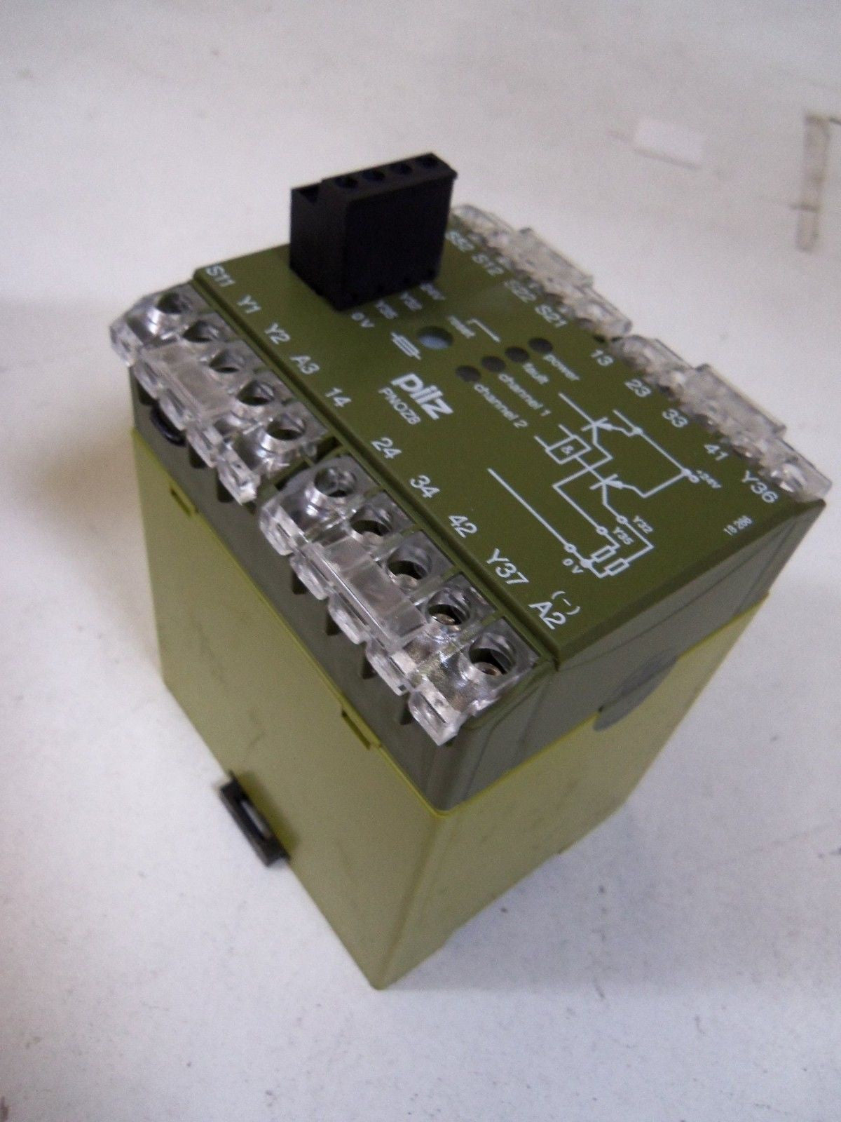 PILZ PNOZ8 24VDC *NEW IN BOX*