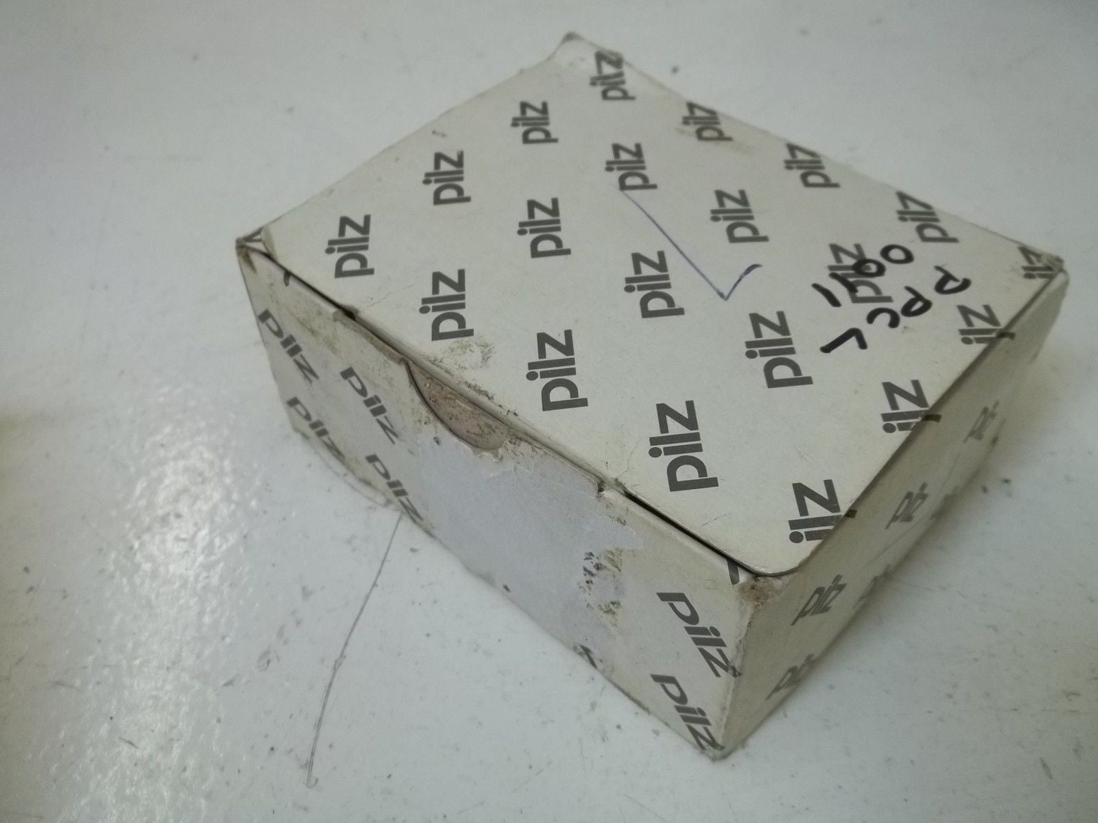 PILZ PNOZXV23/24VDC2n/o2n/ot 774502 SAFETY RELAY *NEW IN BOX*