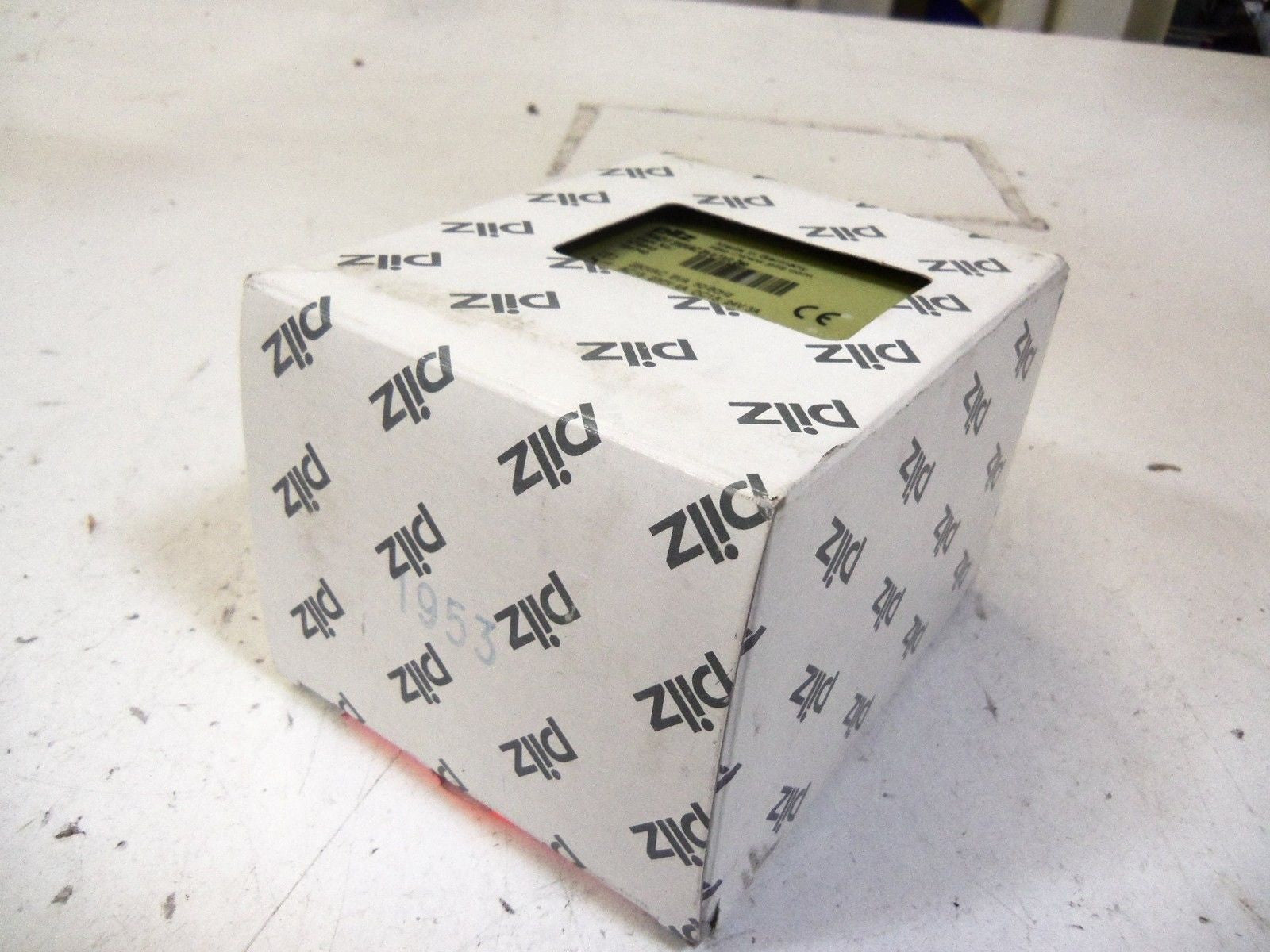 PILZ PSWZ-F230VAC2n/o1n/c2so SAFETY RELAY 230VAC  *NEW IN BOX*