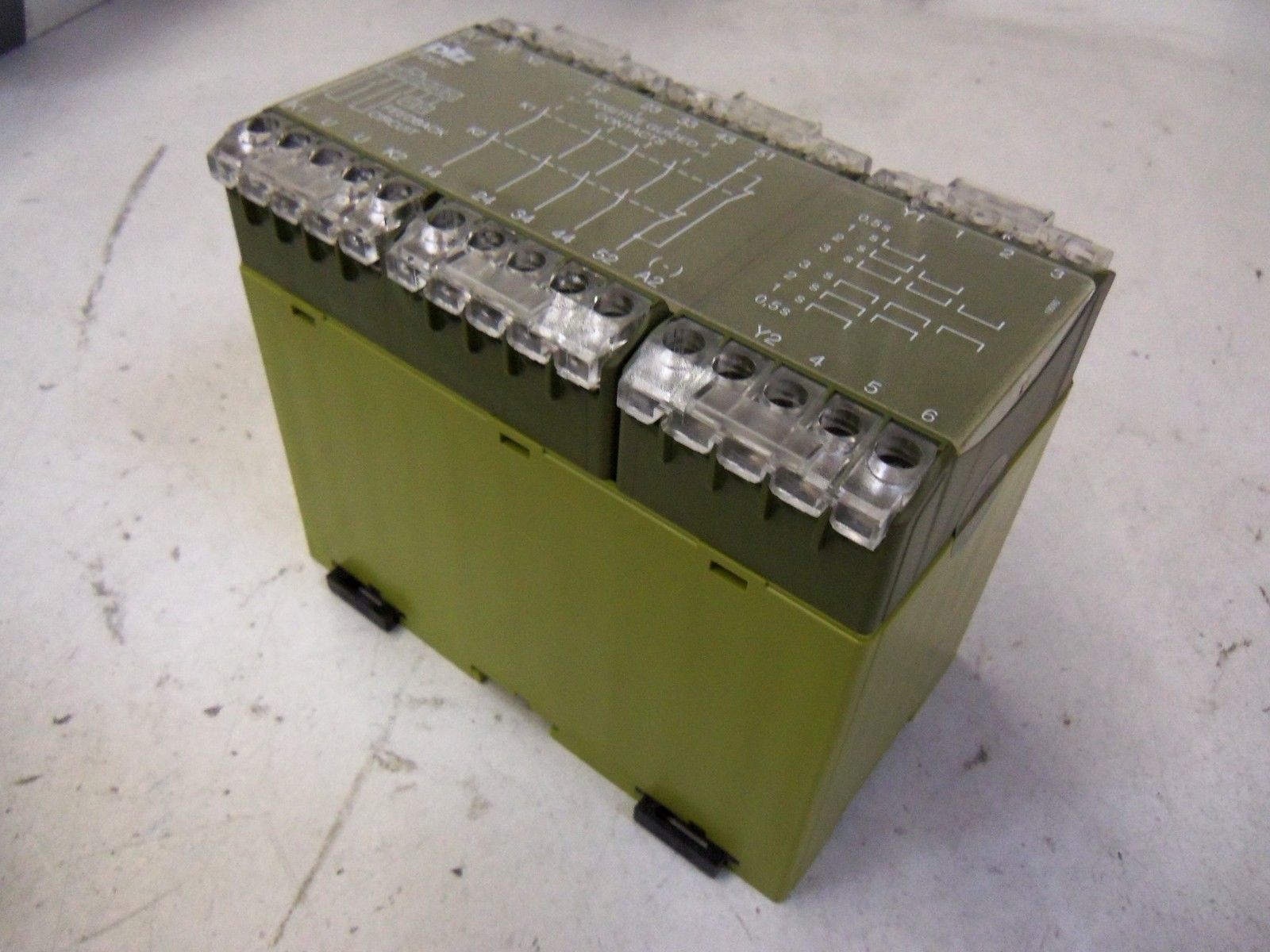 PILZ PZE5V3SEC4S/1O *NEW IN BOX*
