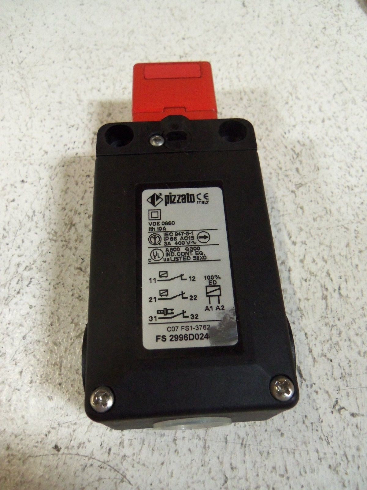 PIZZATO SAFETY SWITCH FS 2996D024 *USED*
