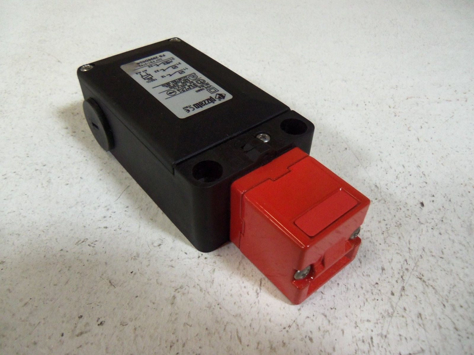 PIZZATO SAFETY SWITCH FS 2996D024 *USED*