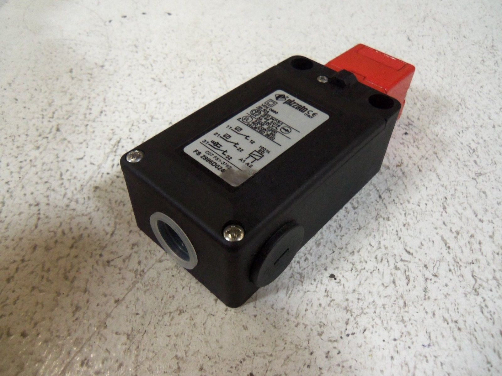 PIZZATO SAFETY SWITCH FS 2996D024 *USED*