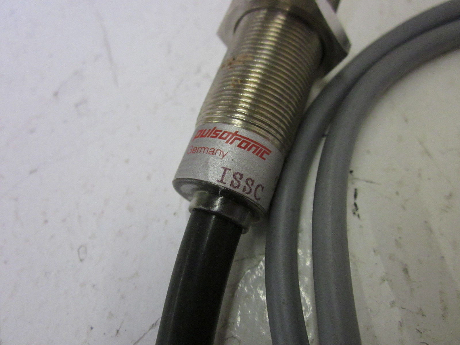 PULSOTRONIC 9954-2200 T18-A110 PROXIMITY SWITCH *USED*