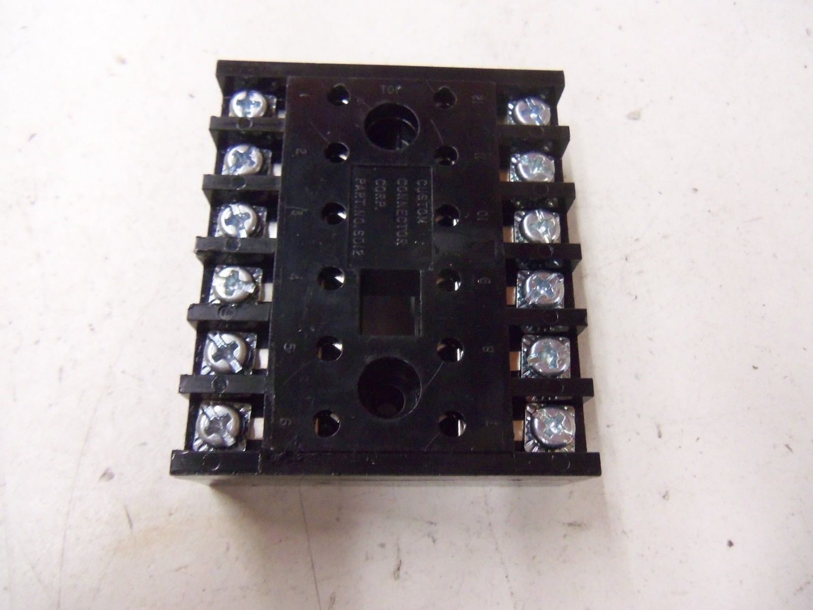 RED LION CONTROLS 2300200 RELAY SOCKET *NEW NO BOX*