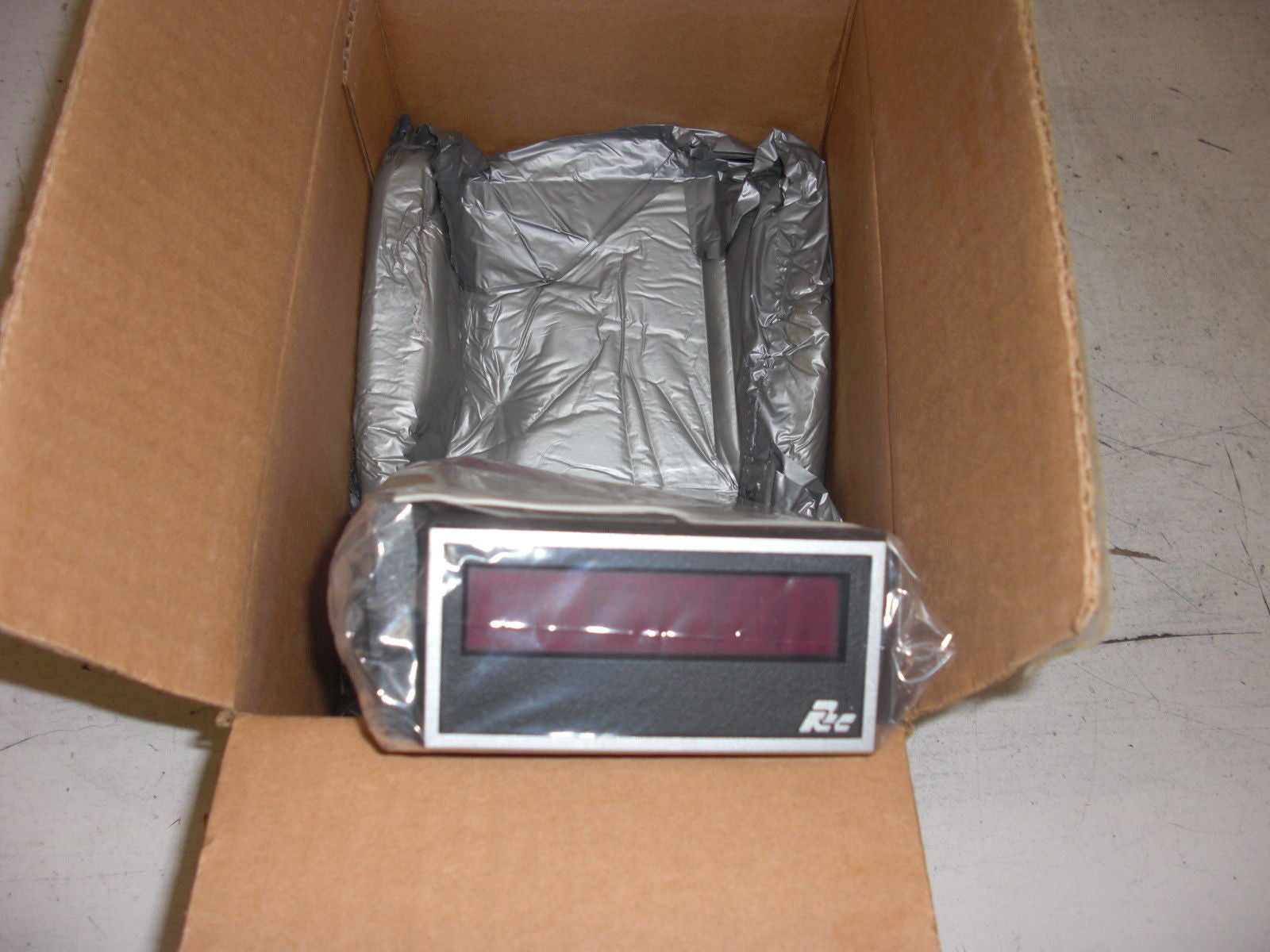 RED LION APLCK000 DIGITAL COUNTER *NEW IN BOX*