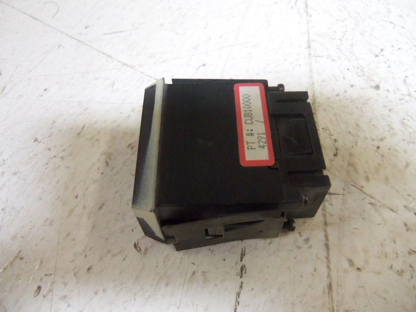 RED LION CONTROLS CUB10000 MINIATURE COUNTER *USED*