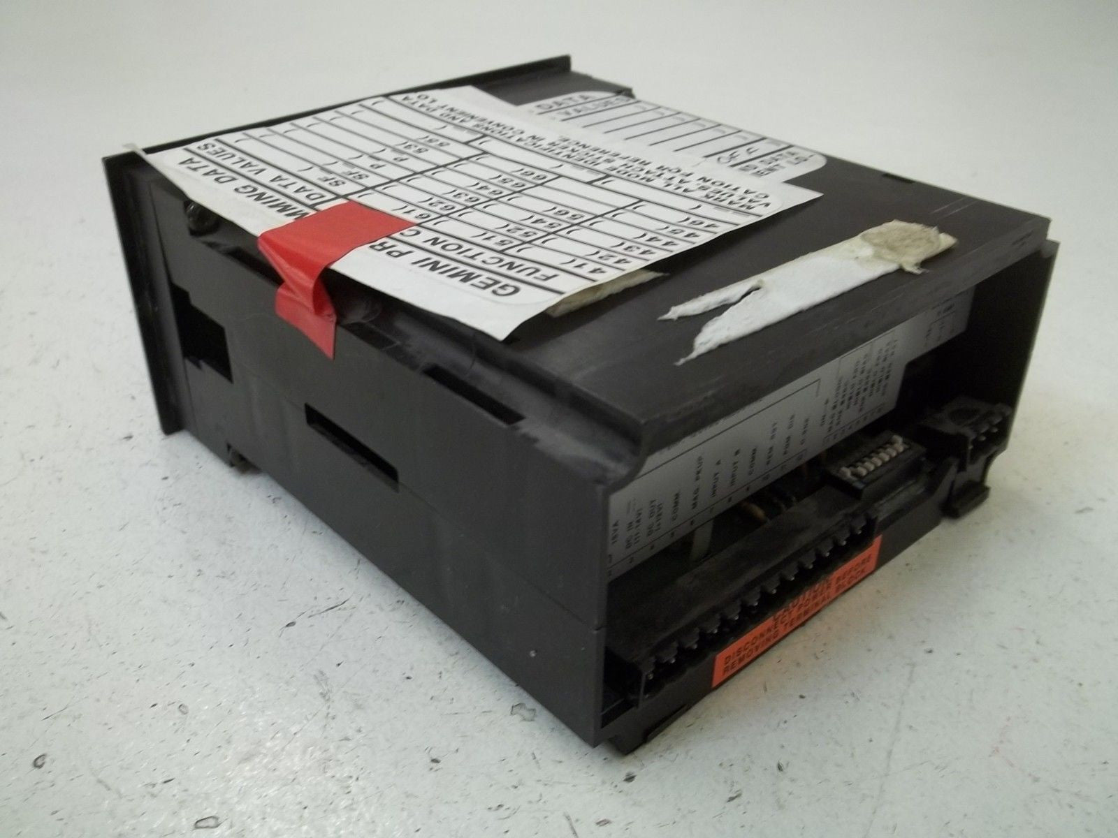 RED LION CONTROLS GEM10001 COUNTER *USED*