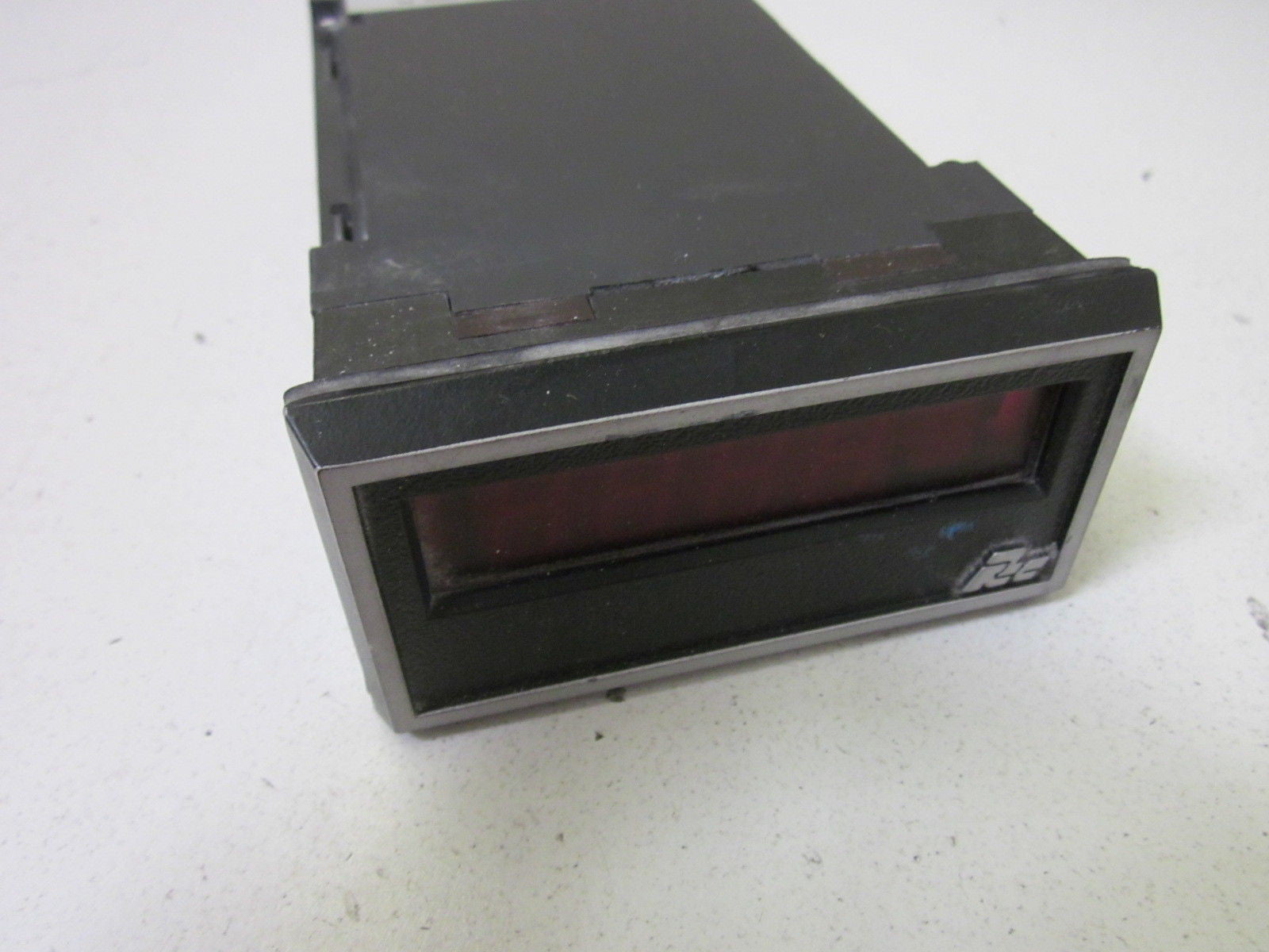RED LION CONTROLS APLTC400 THERMOCOUPLE INDICATOR GAUGE *USED*