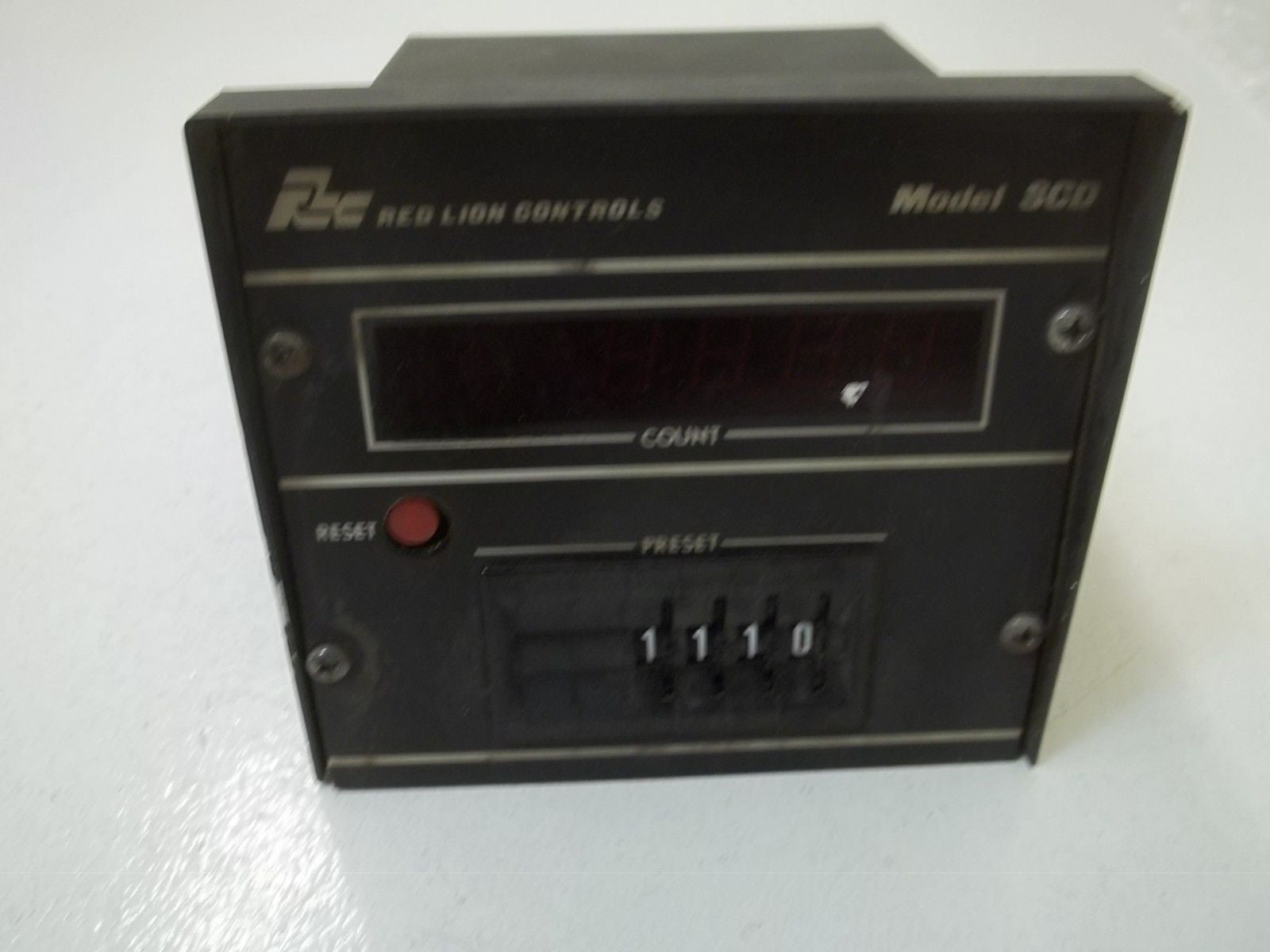 RED LION CONTROLS SCD00400 4-DIGIT COUNTER *USED*