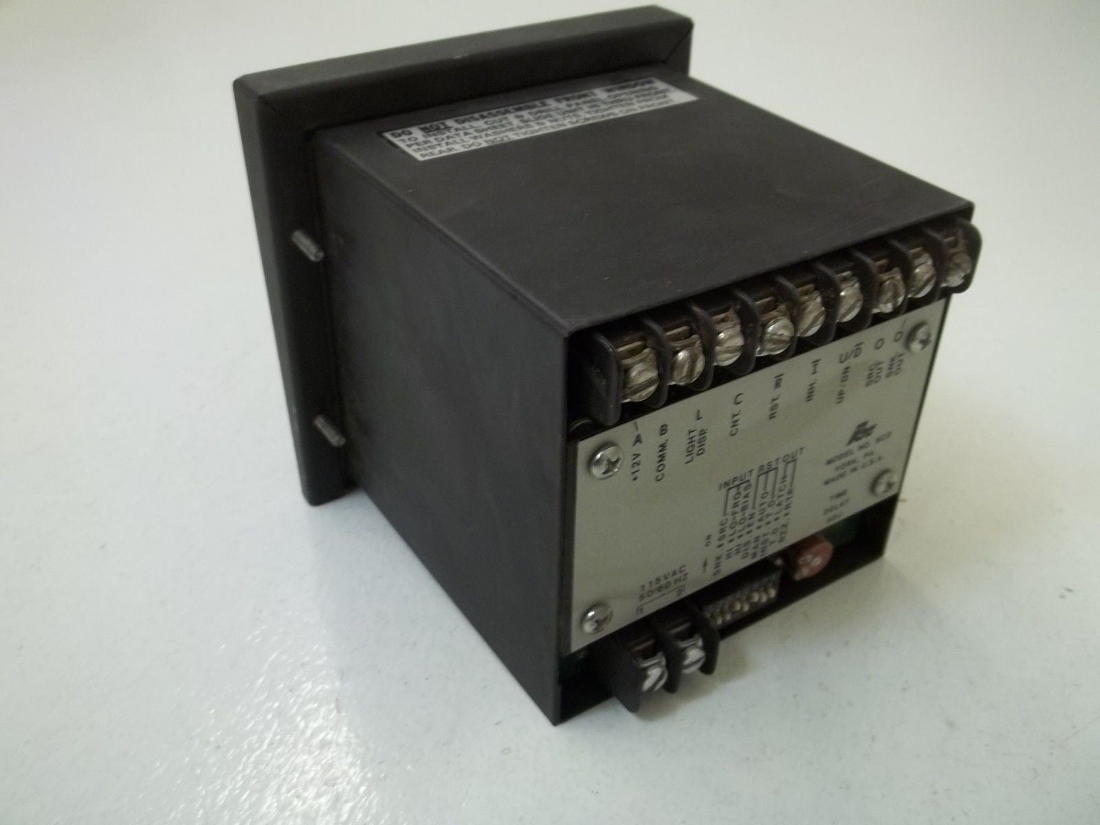 RED LION CONTROLS SCD00400 4-DIGIT COUNTER *USED*