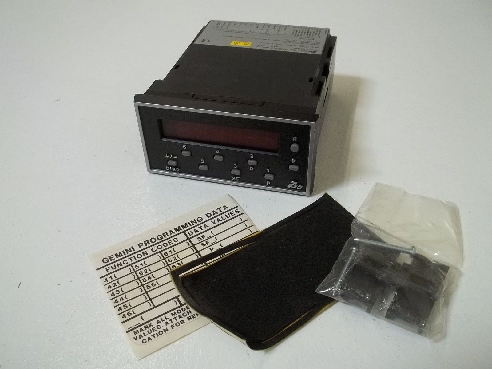 RED LION CONTROLS GEM52101 COUNTER *USED*