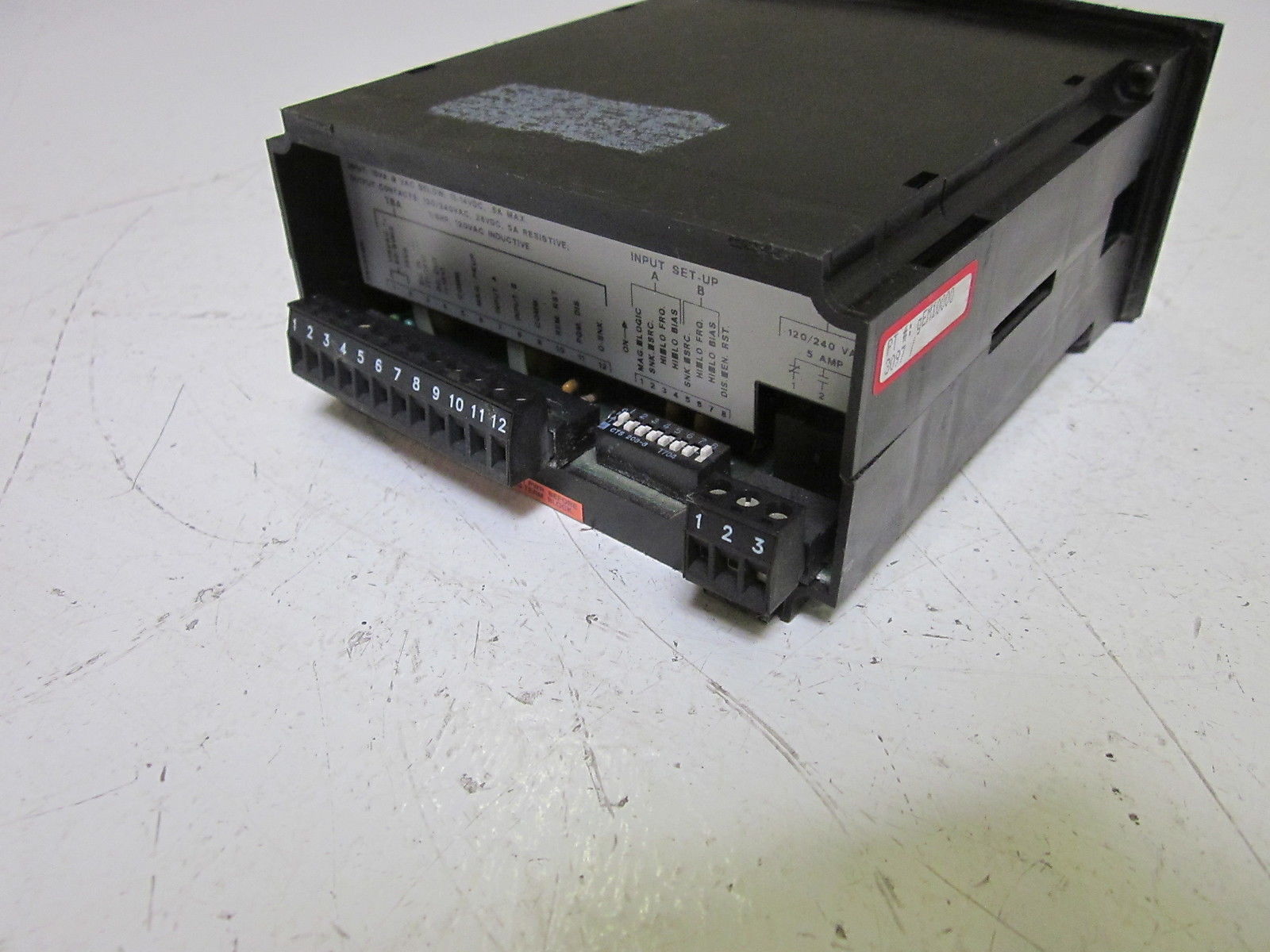 RED LION CONTROLS GEM10000 DIGITAL COUNTER *USED*