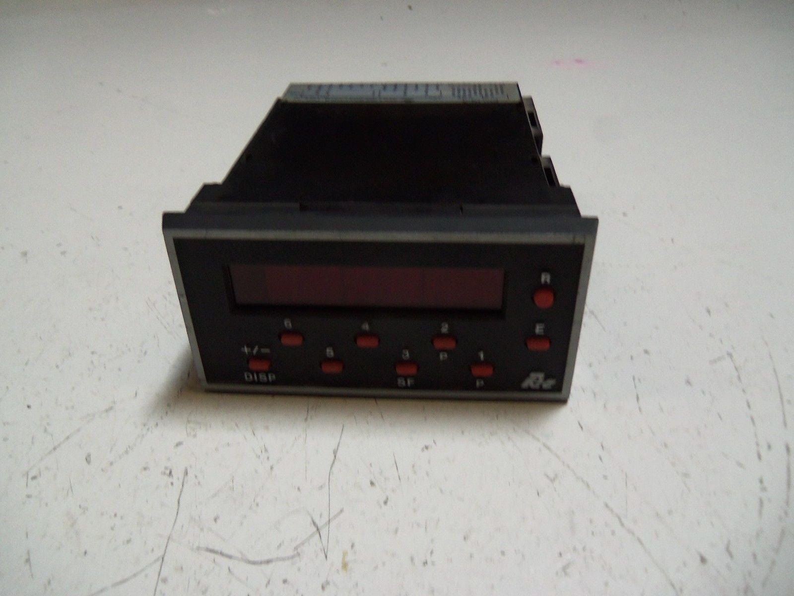 RED LION CONTROLS GEM52100 COUNTER *USED*