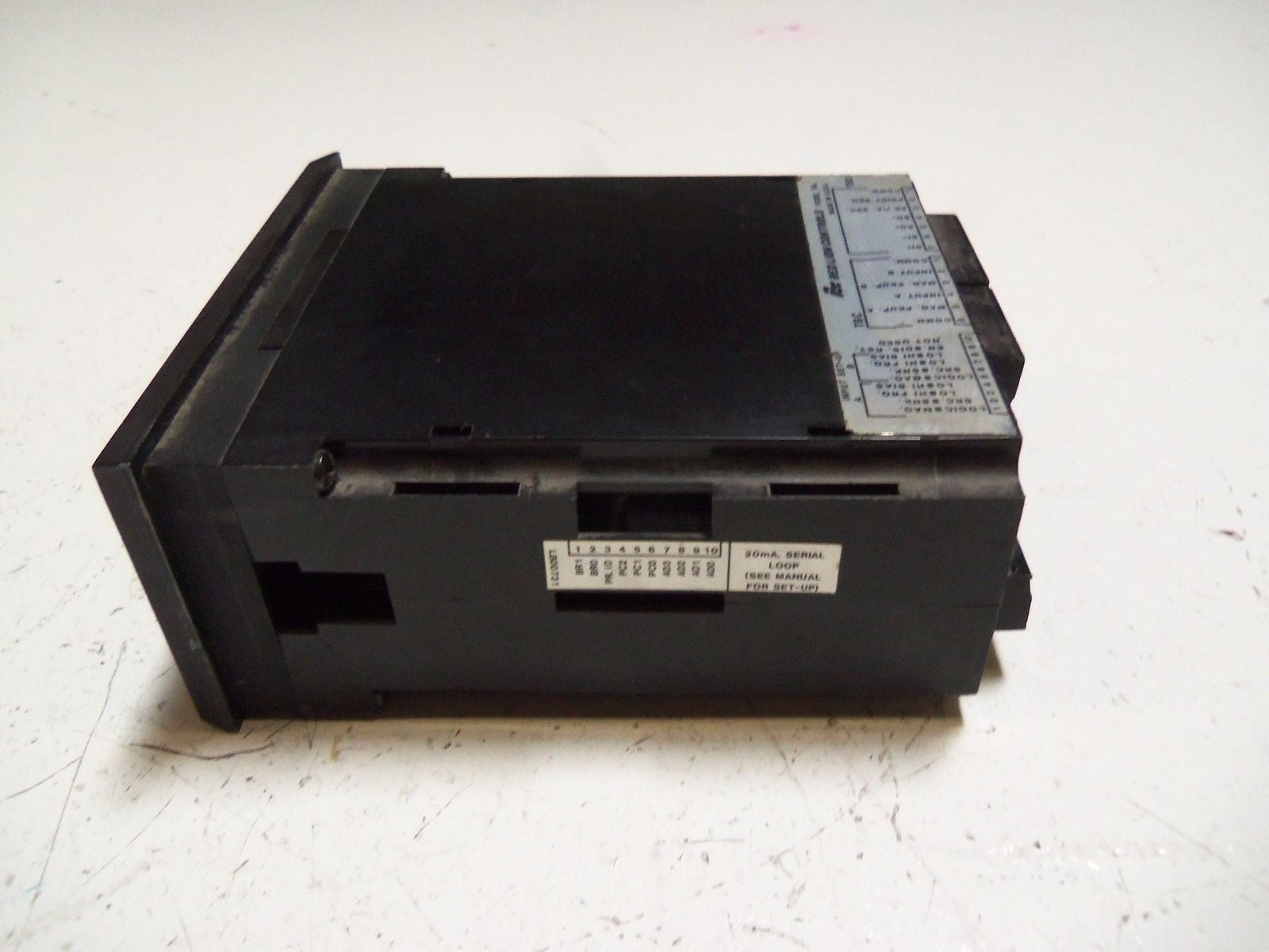 RED LION CONTROLS GEM52100 COUNTER *USED*
