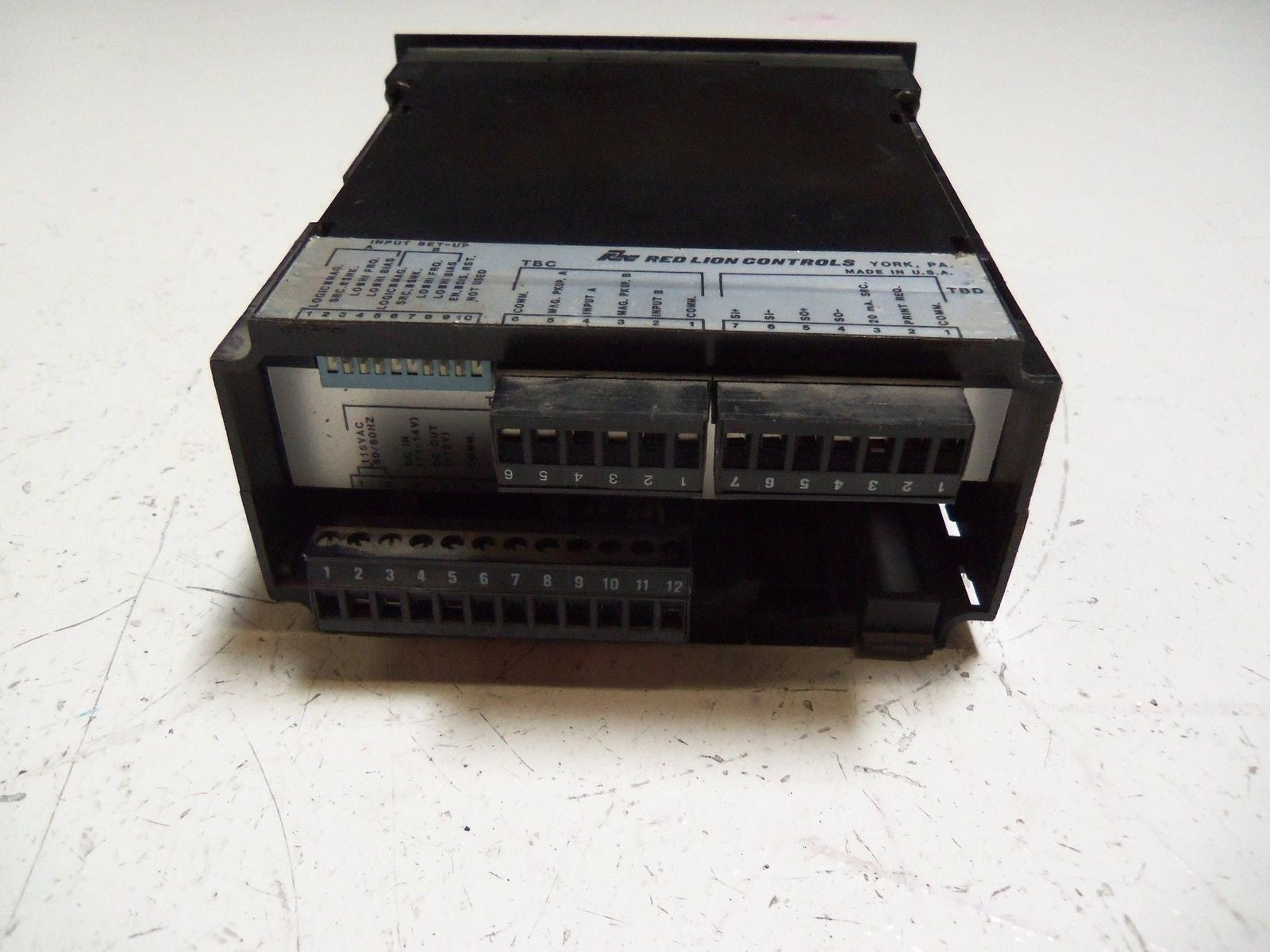 RED LION CONTROLS GEM52100 COUNTER *USED*