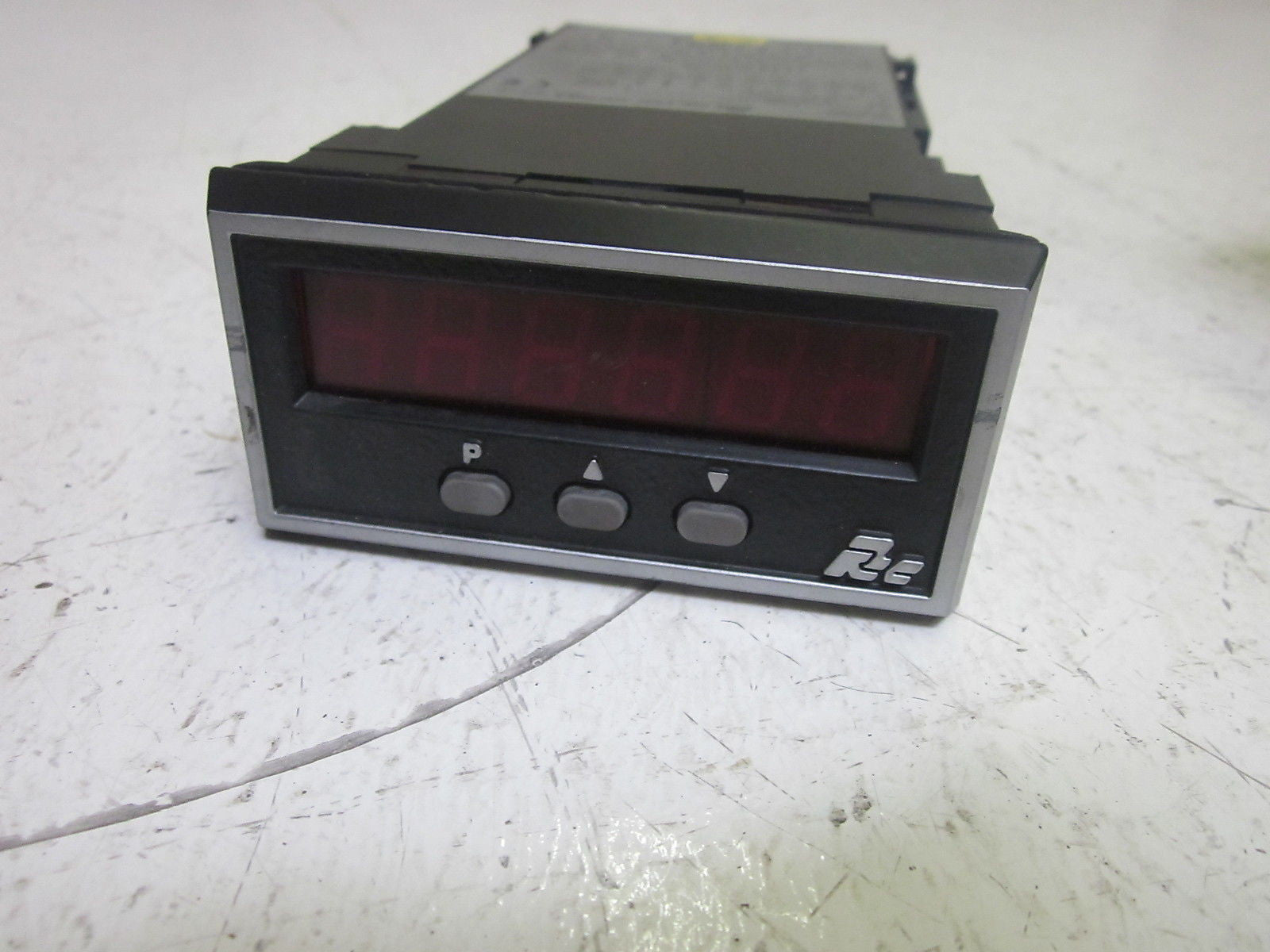 RED LION IMD13162 COUNTER 115/230VAC *USED*