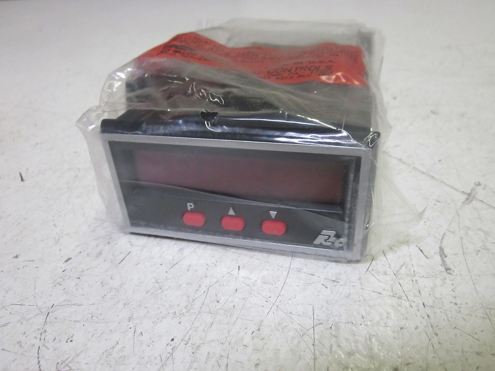 RED LION IMI04103 DIGITAL COUNTER 115VAC  *NEW IN BOX*