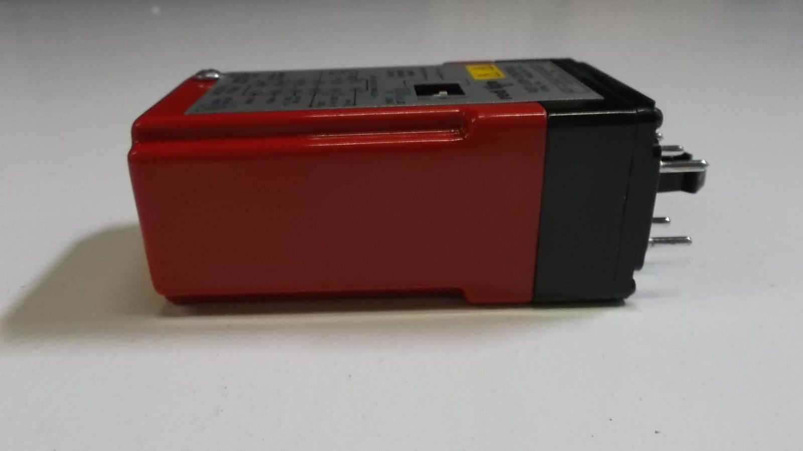 RED LION RELAY PRA11021 /4001 *NEW IN BOX*