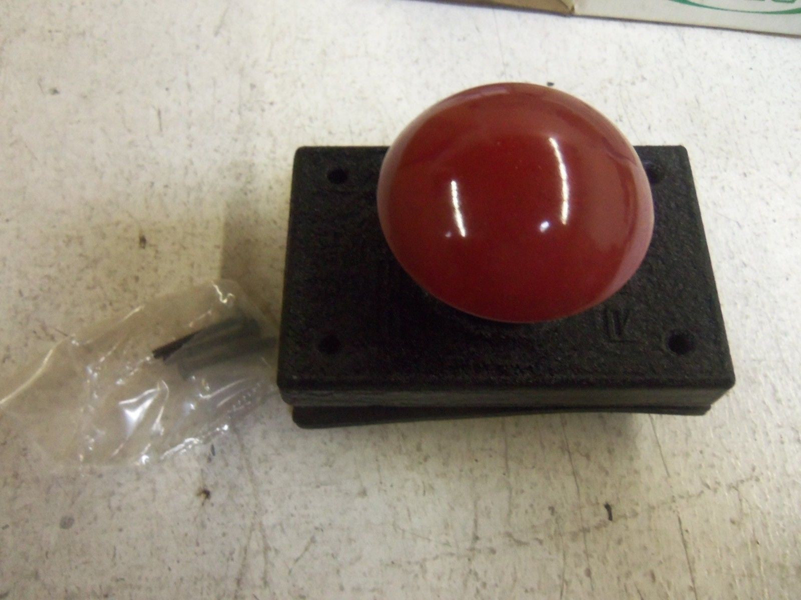 REES 0062-002 RED MUSHROOM PUSHBUTTON *NEW IN BOX*