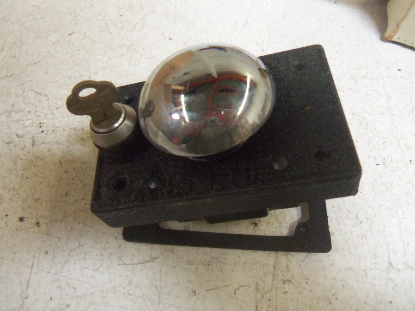 REES 01760-012 MUSHROOM PUSHBUTTON w/ KEY *NEW IN BOX*