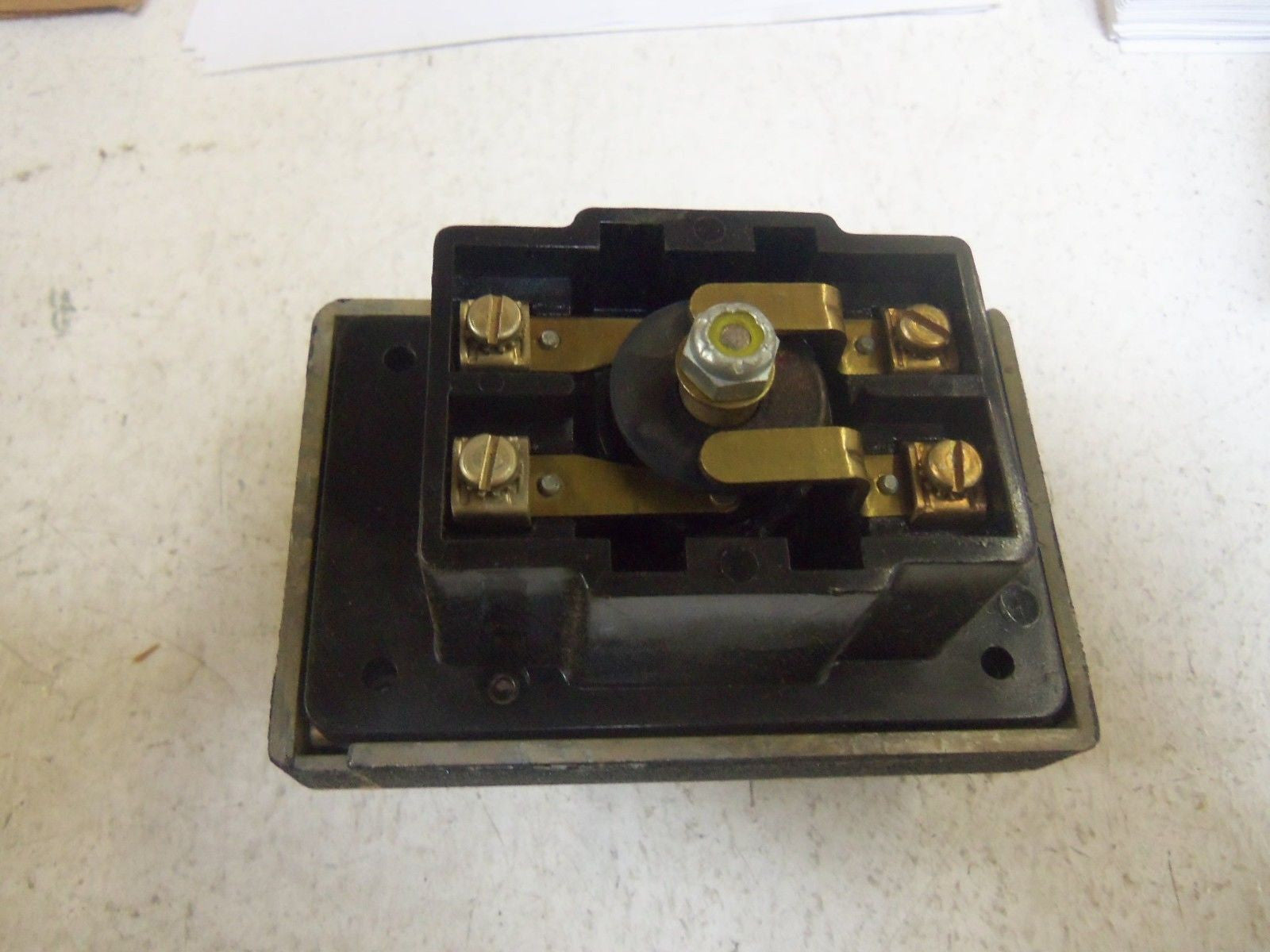 REES 01760-012 MUSHROOM PUSHBUTTON w/ KEY *NEW IN BOX*